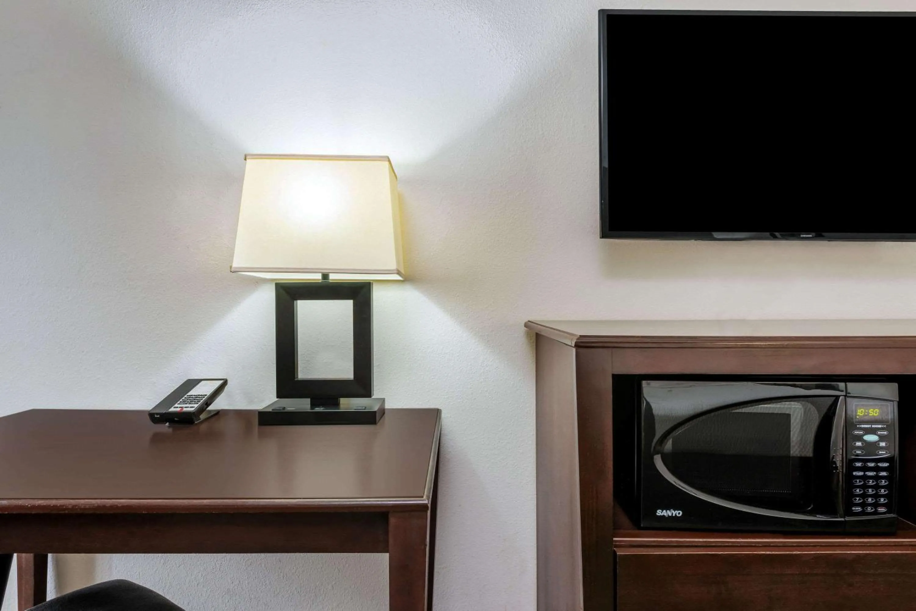 Photo of the whole room in La Quinta by Wyndham Orange