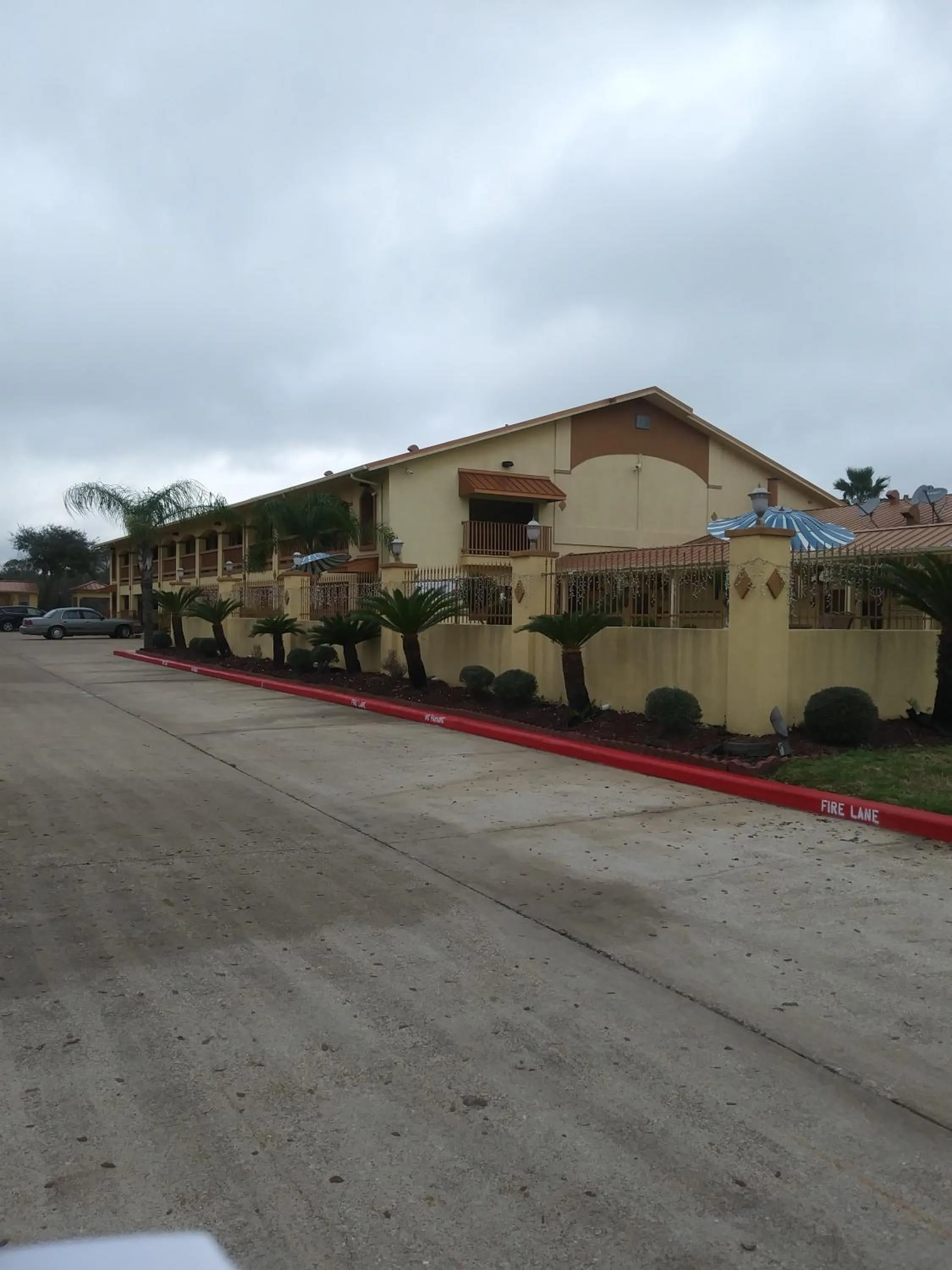 Balcony/Terrace in Americas Best Value Inn & Suites-Alvin/Houston