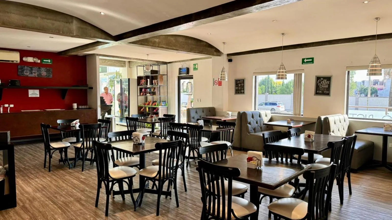 Restaurant/places to eat in Hotel Nuvo