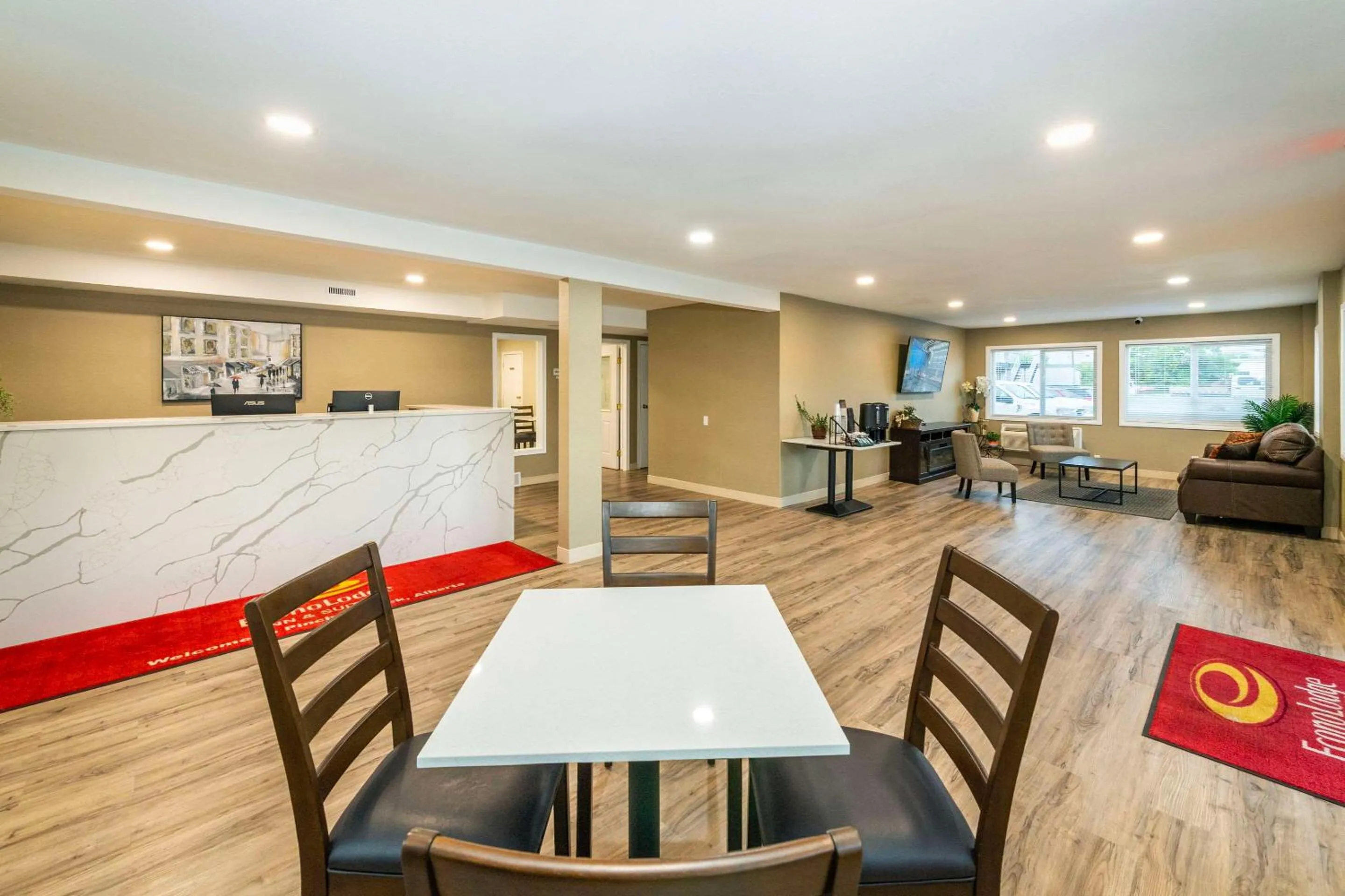 Lobby or reception in Econo Lodge Inn & Suites