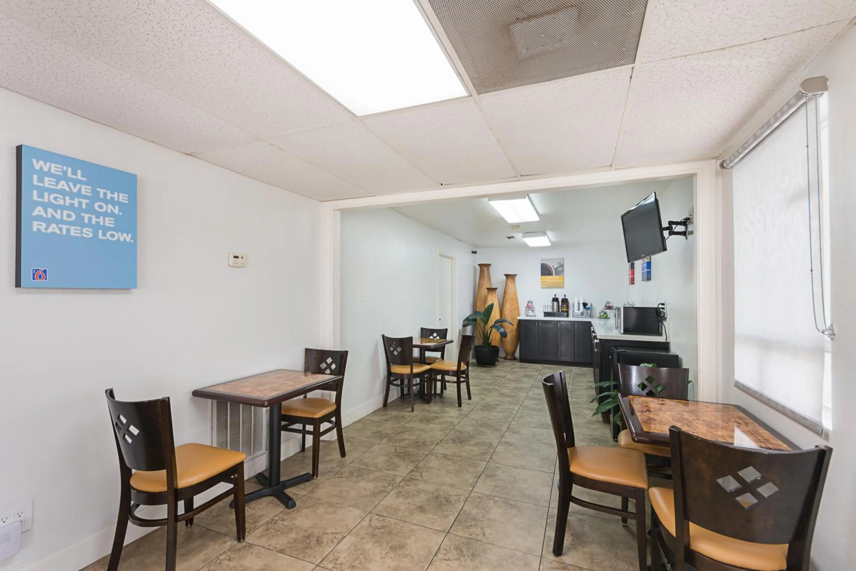 Coffee/tea facilities in Motel 6-Livingston, TX