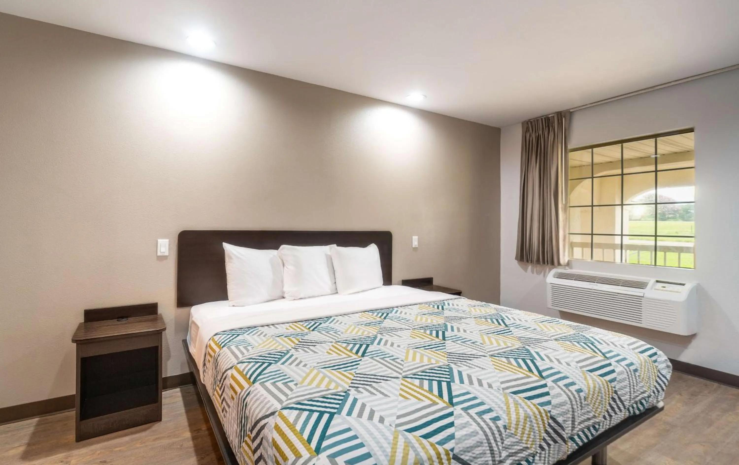 Bedroom, Bed in Motel 6-Livingston, TX