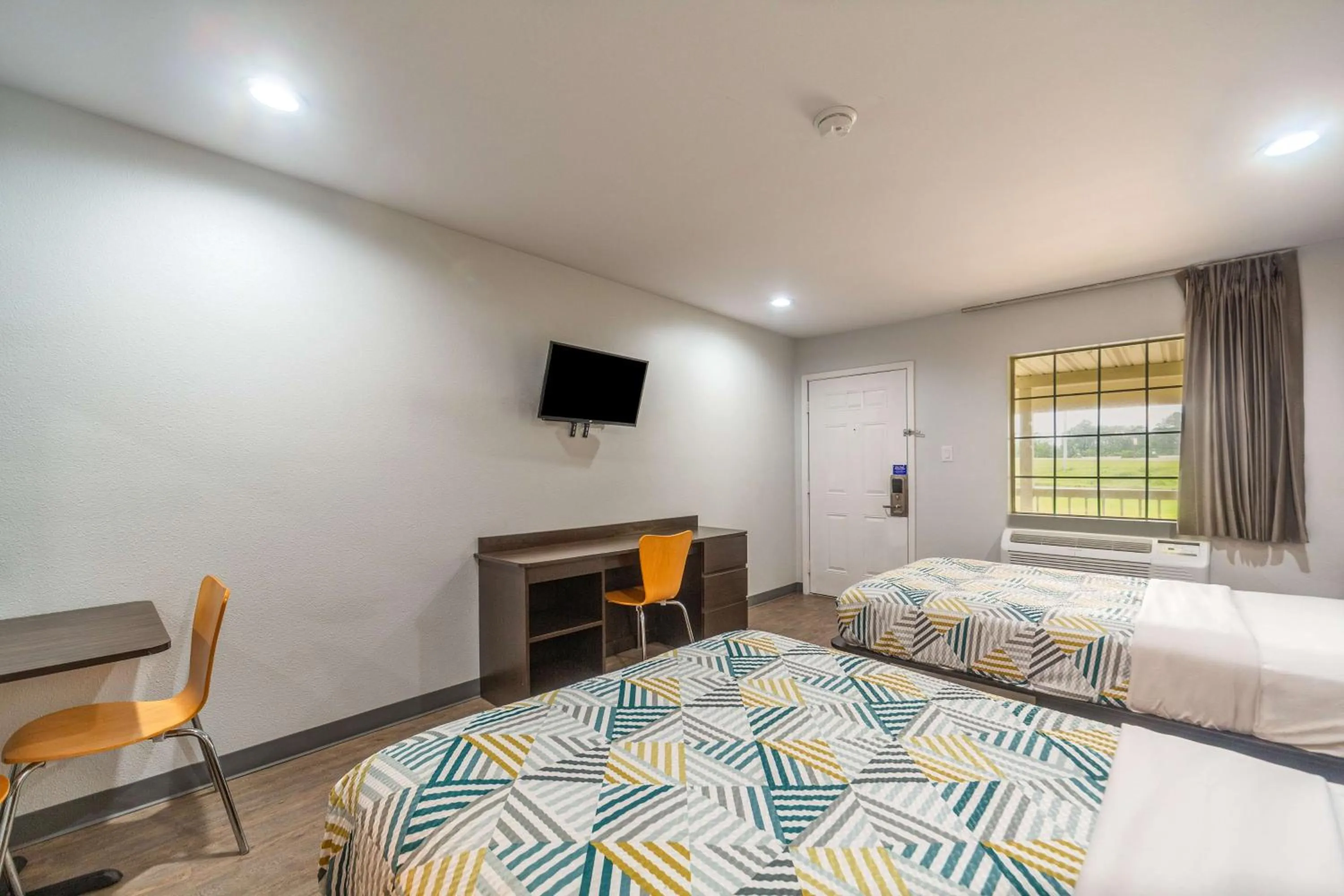 Bedroom, Bed in Motel 6-Livingston, TX