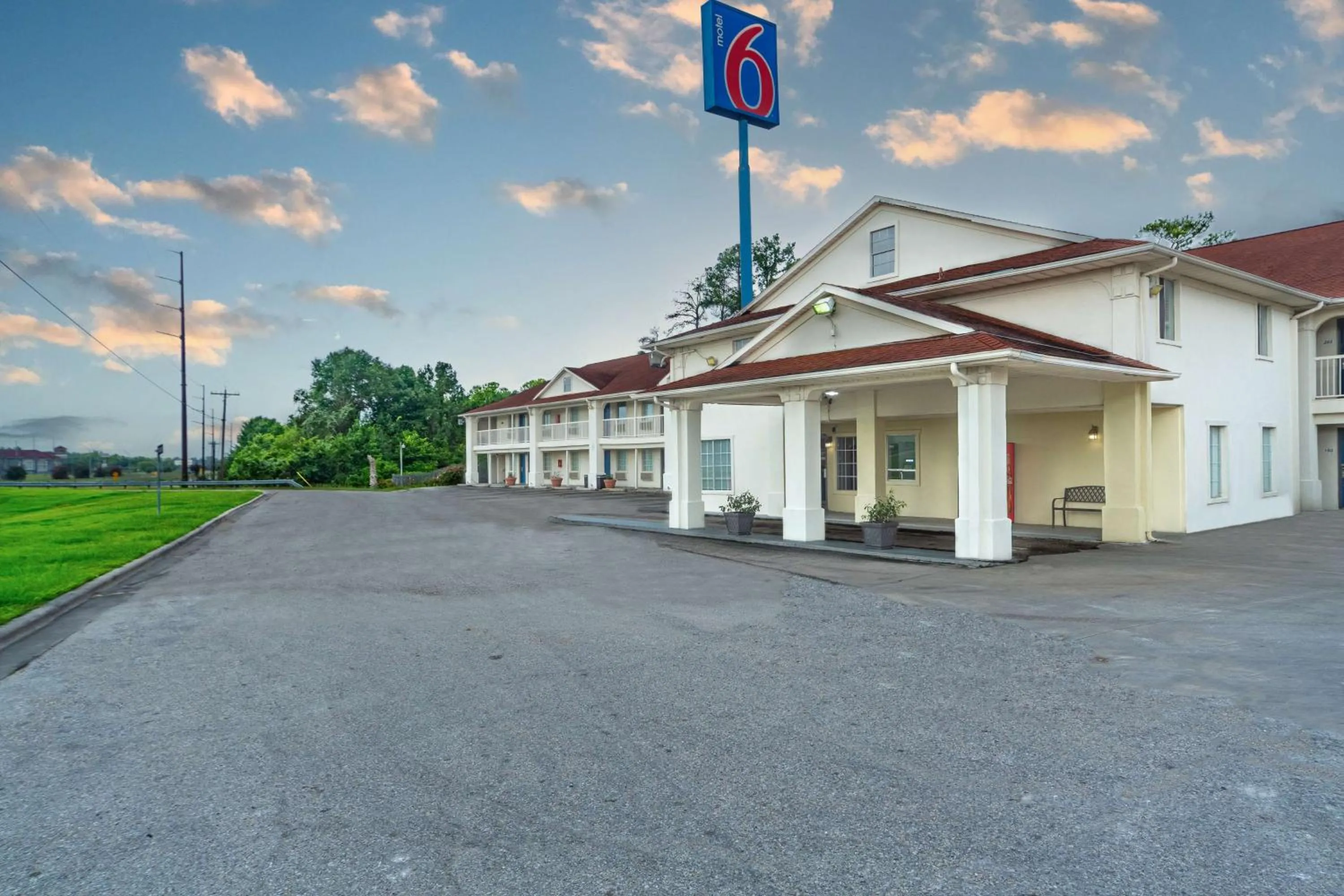 Property building in Motel 6-Livingston, TX