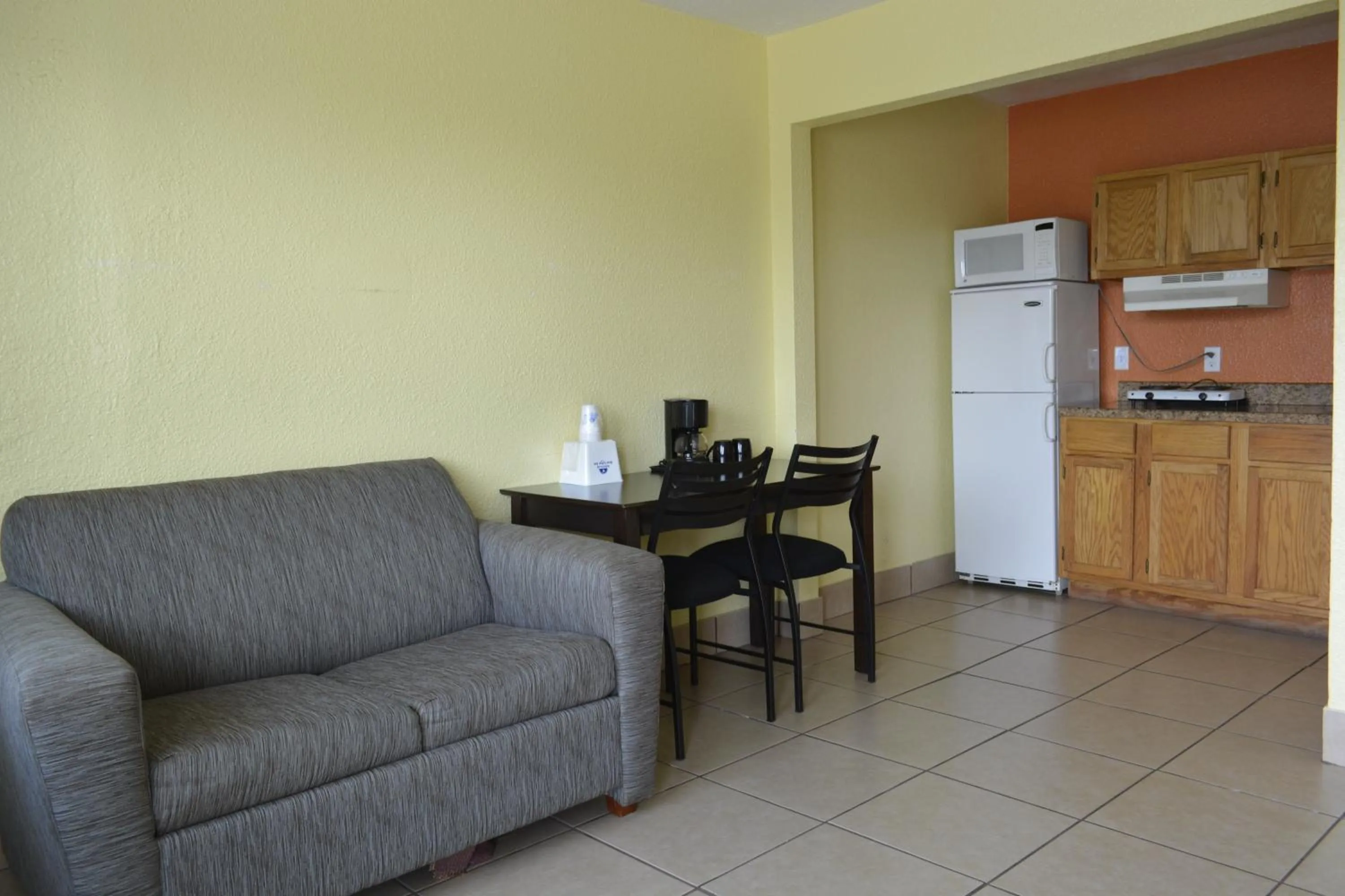 Kitchen or kitchenette in Americas Best Value Inn and Suites Groves