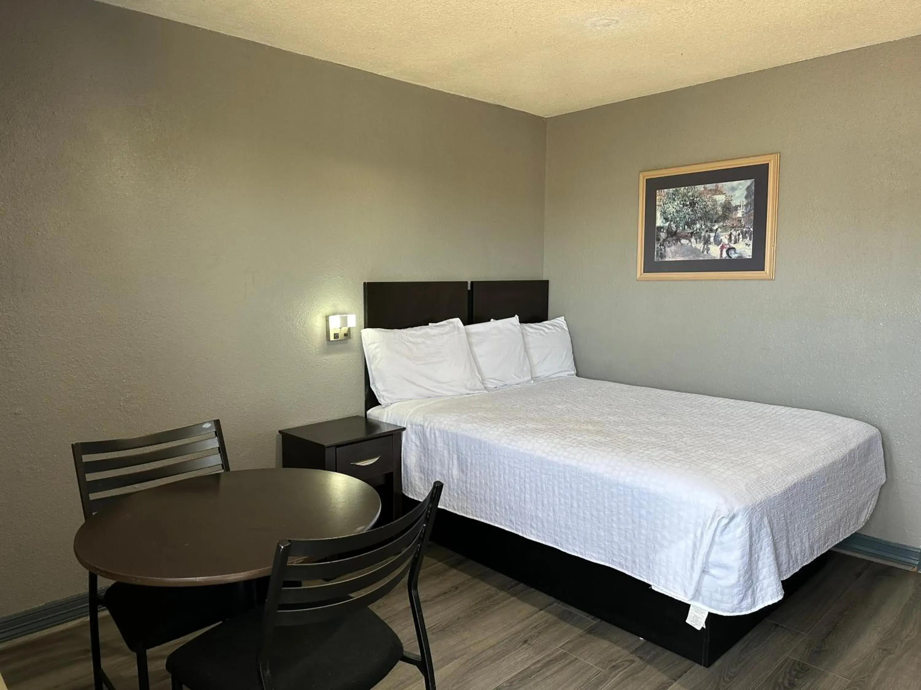Queen Room in Americas Best Value Inn and Suites Groves Queen Room in Americas Best Value Inn and Suites Groves