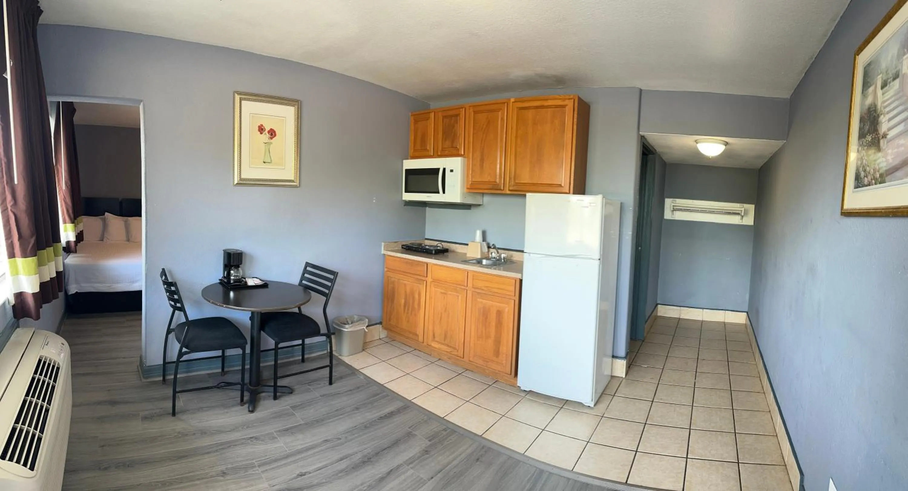 Kitchen or kitchenette in Americas Best Value Inn and Suites Groves
