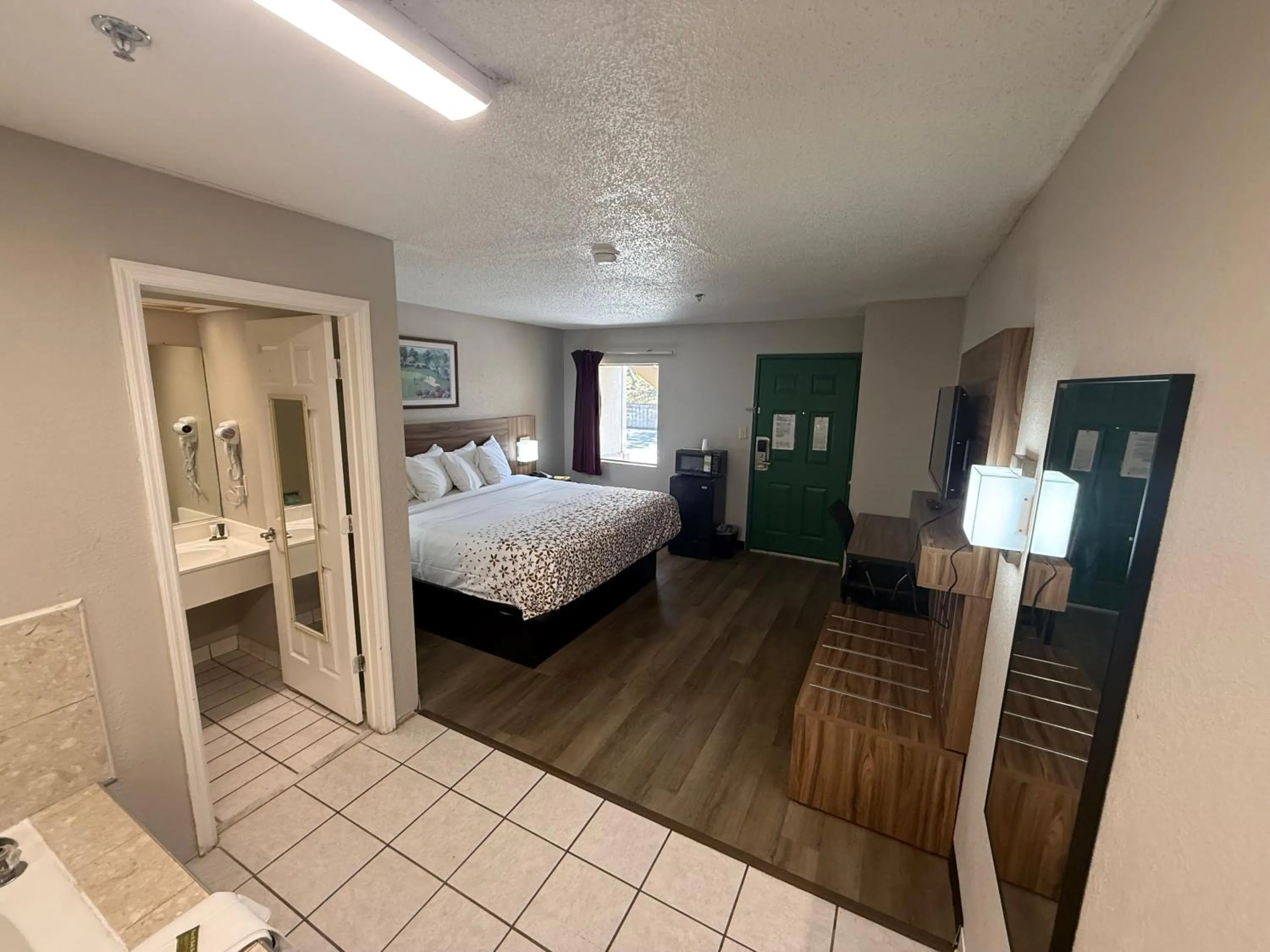 Bed in Country Hearth Inn & Suites Augusta