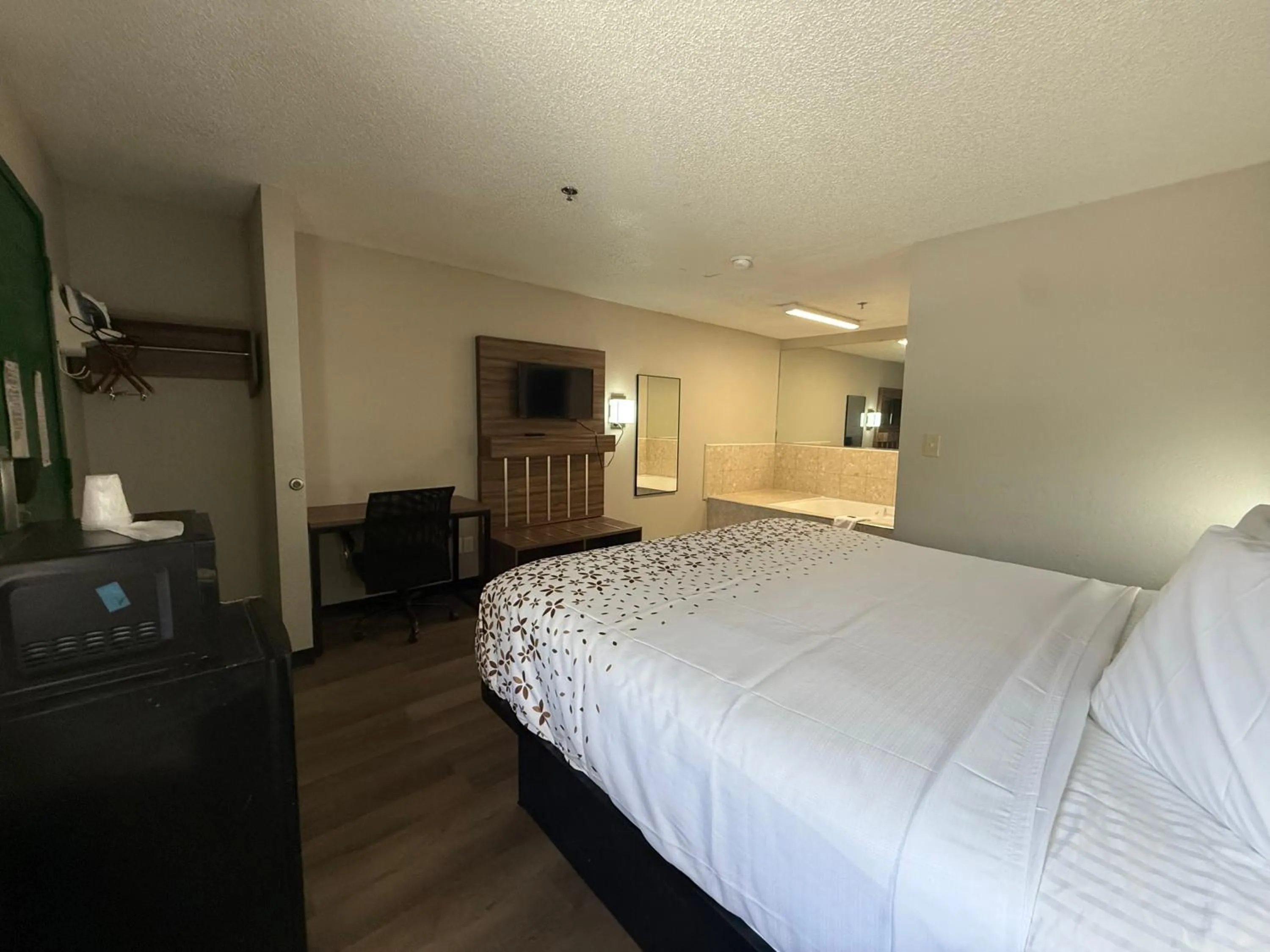 Bed in Country Hearth Inn & Suites Augusta