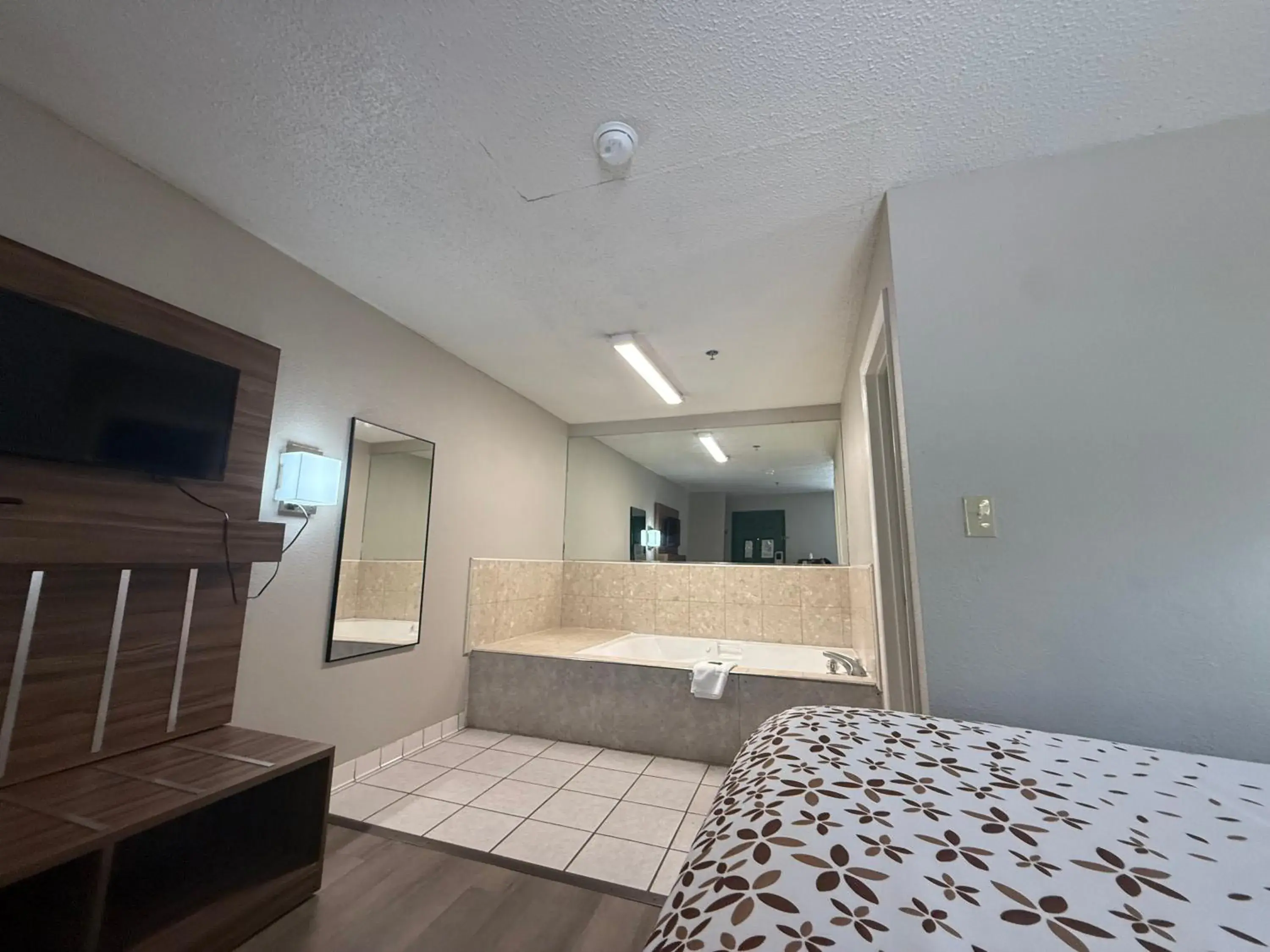 1 King Bed Jetted Tub Smoking in Country Hearth Inn & Suites Augusta 1 King Bed Jetted Tub Smoking in Country Hearth Inn & Suites Augusta