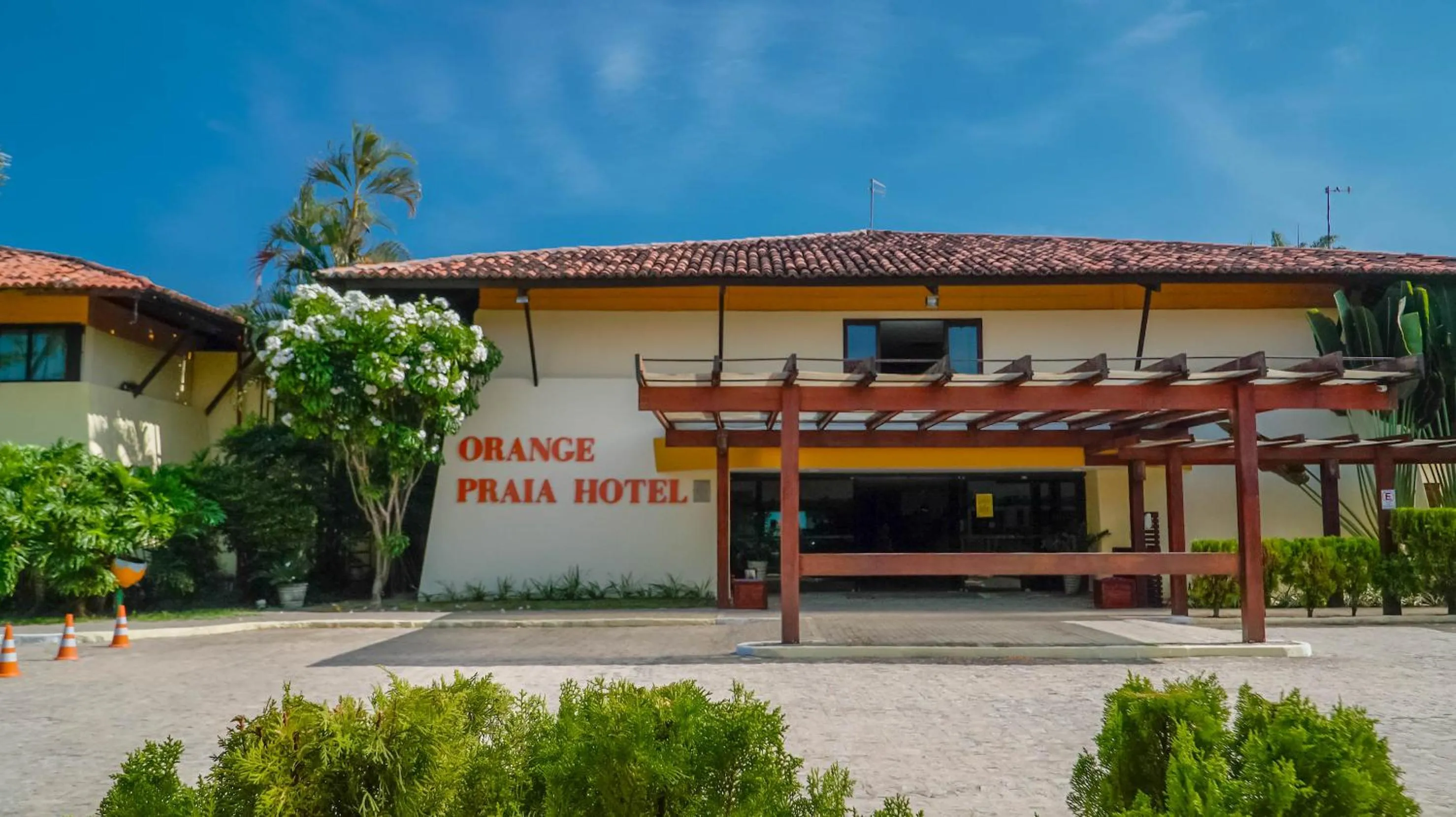 Facade/entrance in Orange Praia Hotel