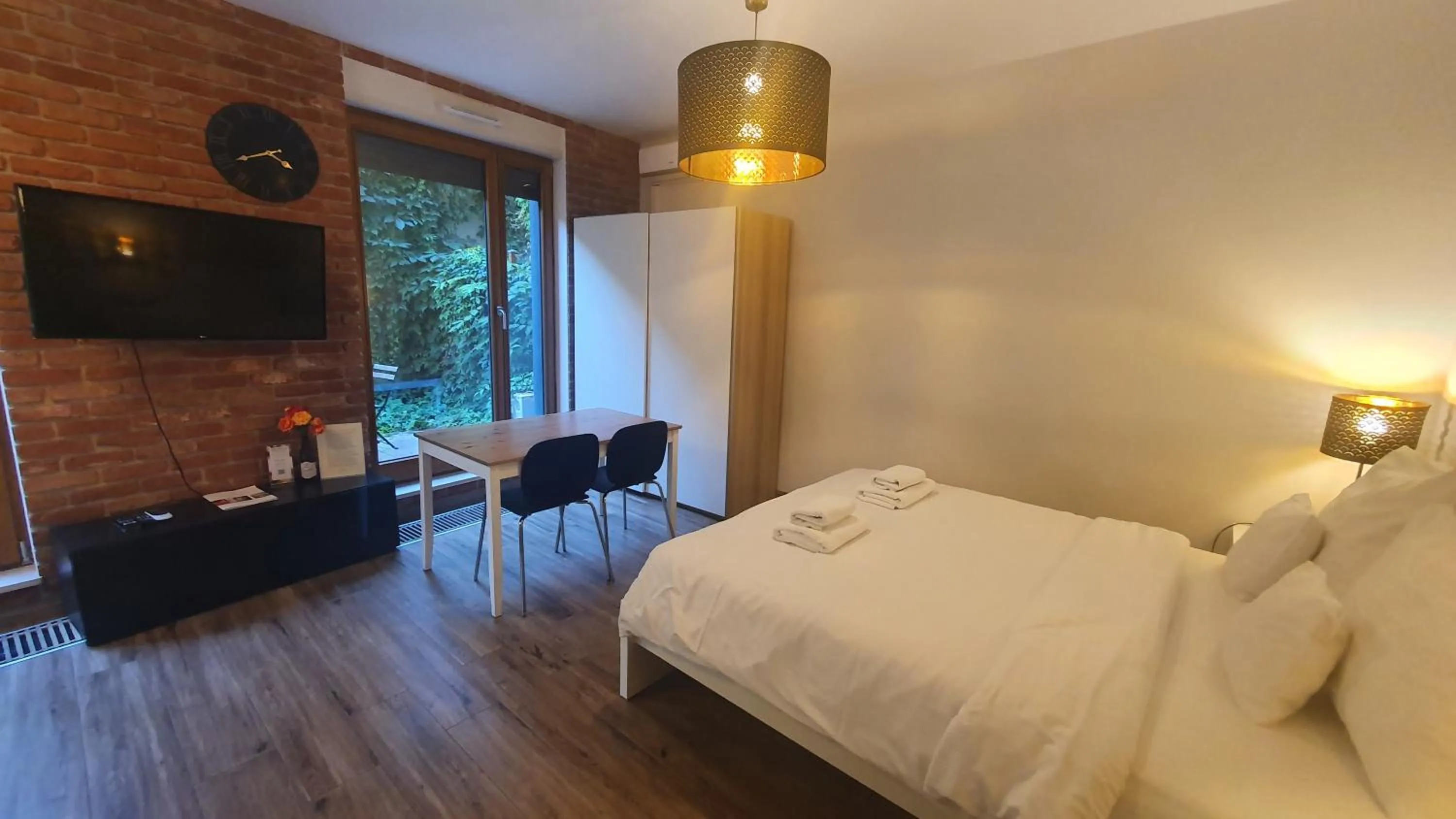 Communal lounge/ TV room, Bed in Browar Lubicz Residence