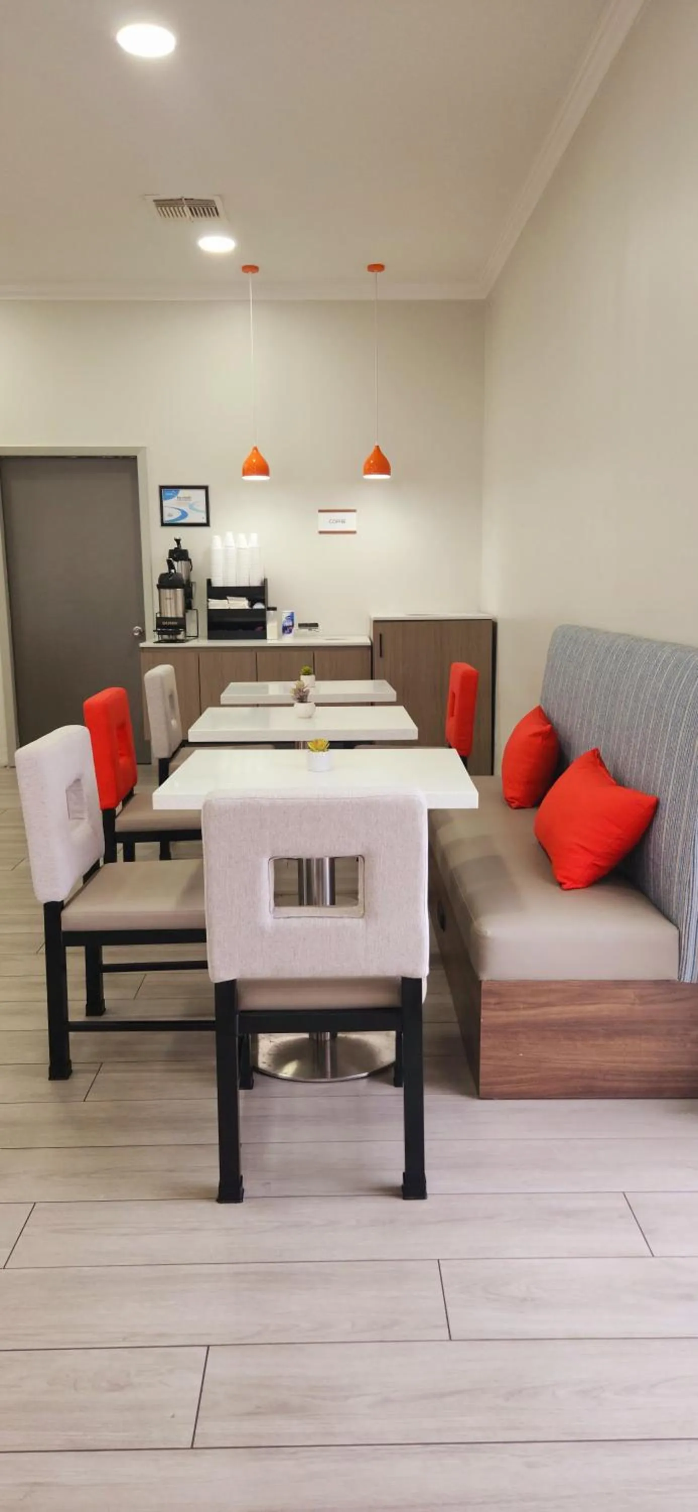 Seating area in Americas Best Value Inn & Suites-Foley