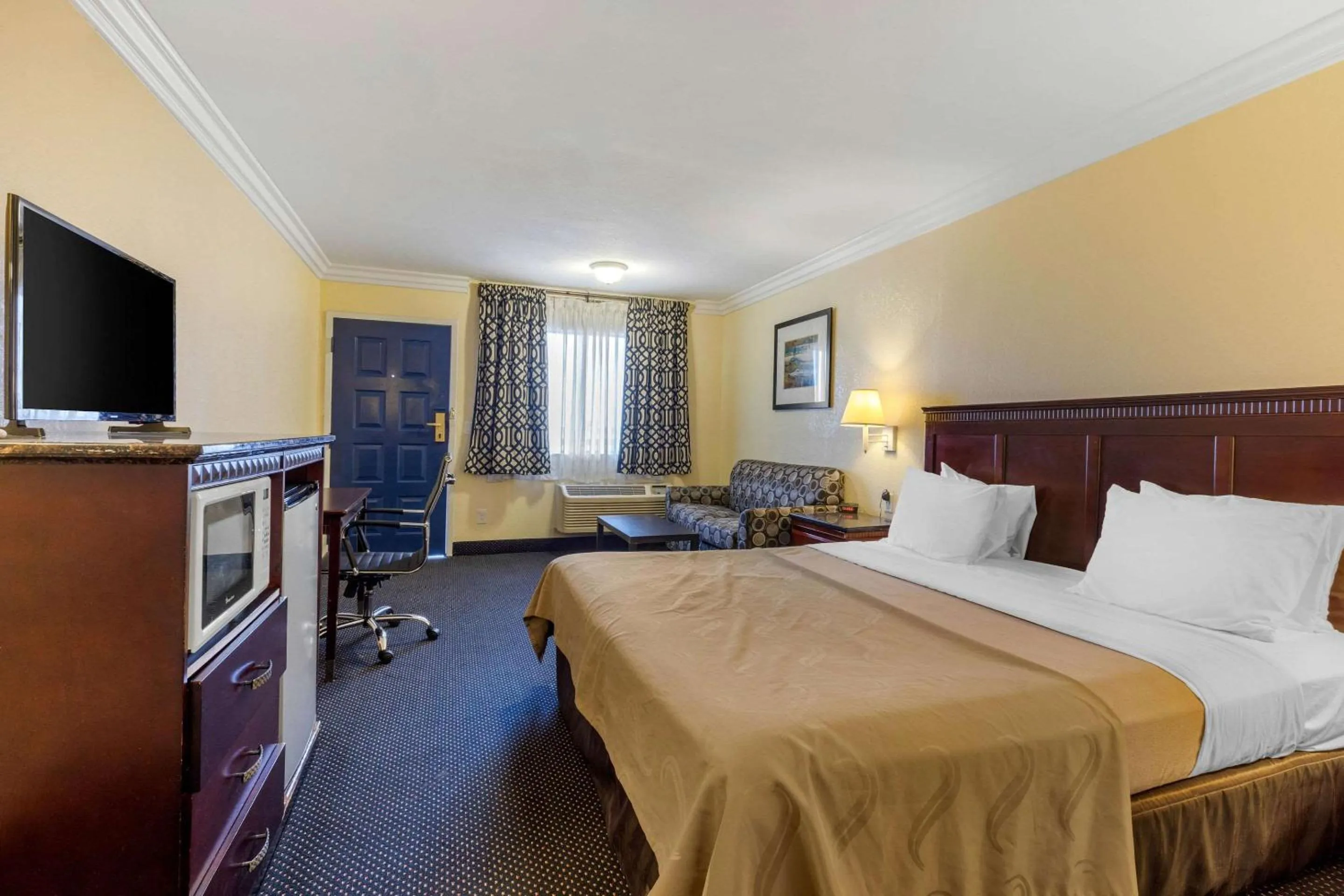 Photo of the whole room, Bed in Quality Inn