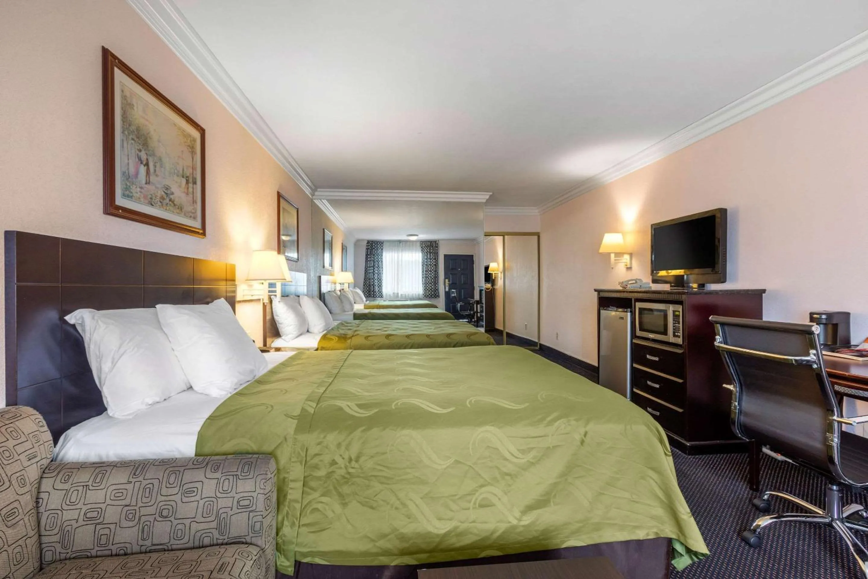 Photo of the whole room, Bed in Quality Inn