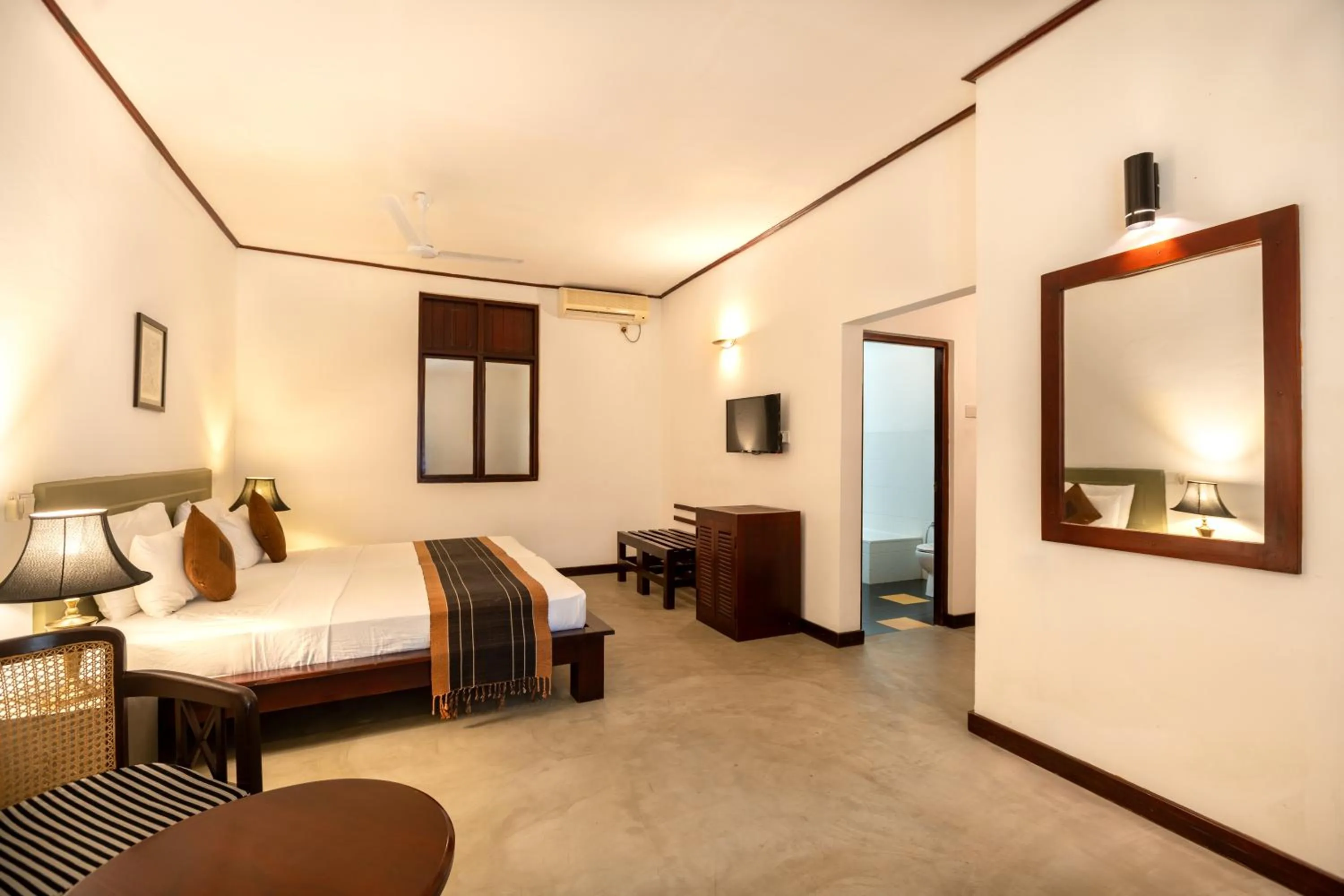 Toilet, Bed in Kassapa Lions Rock