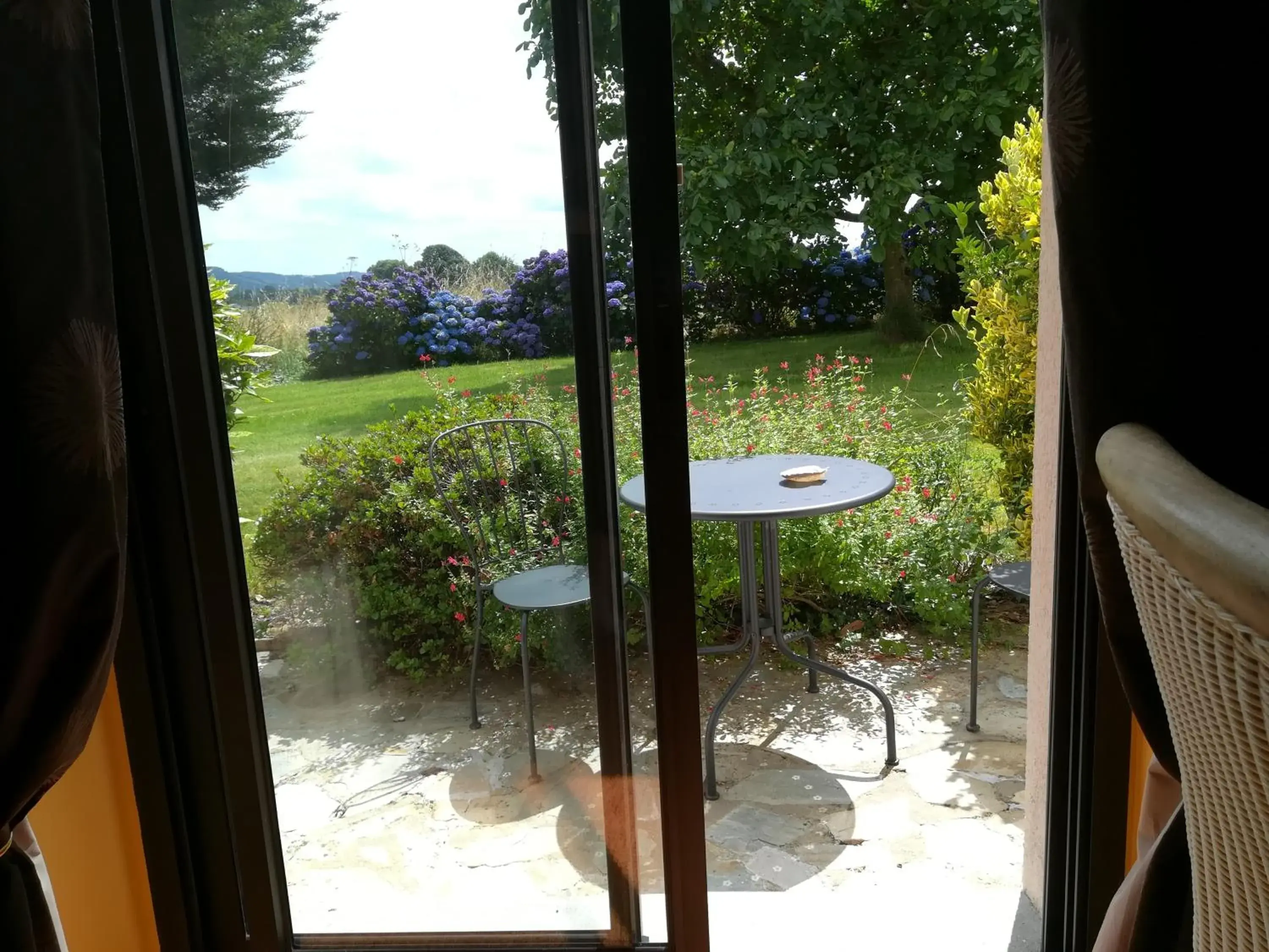 Double Room with Garden View in Chez Herveline Le Fer - Chambres et table d'hôtes Double Room with Garden View in Chez Herveline Le Fer - Chambres et table d'hôtes