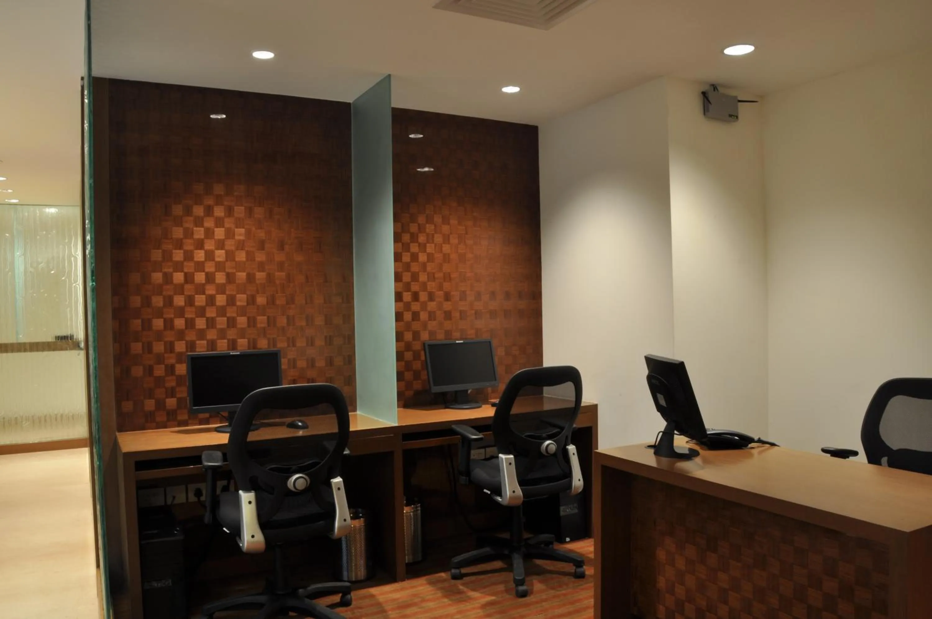Business facilities in Adarsh Hamilton