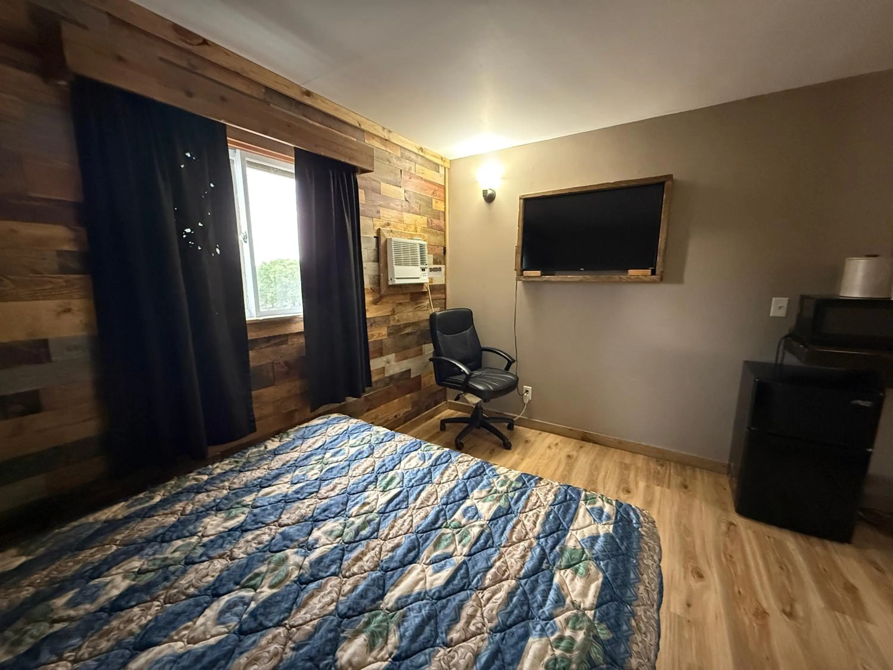 Bedroom, Bed in Hotel O Bel Aire Chamberlain SD I 90