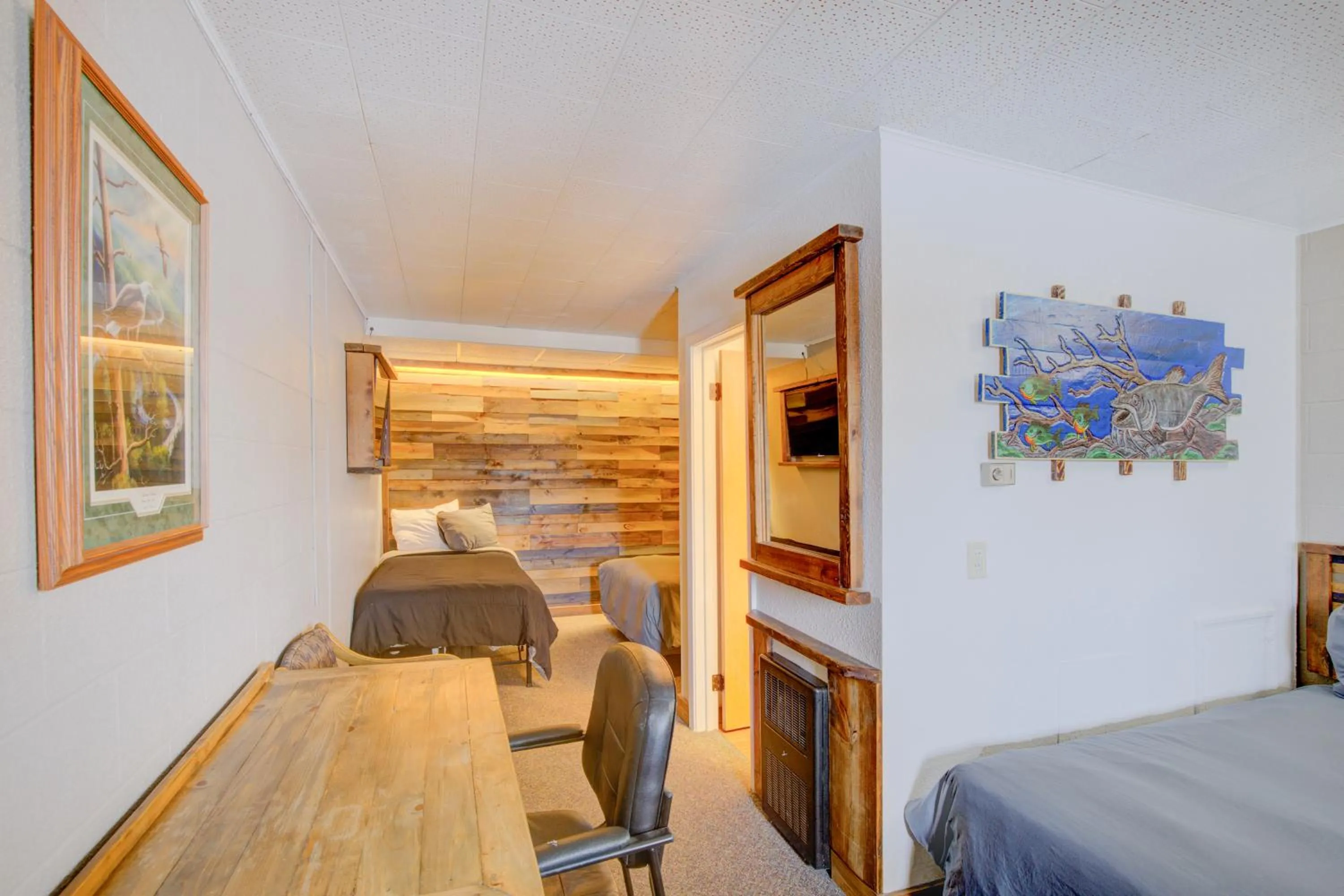 Bedroom, Bed in Bel Aire Motel Chamberlain Near Missouri River I 90