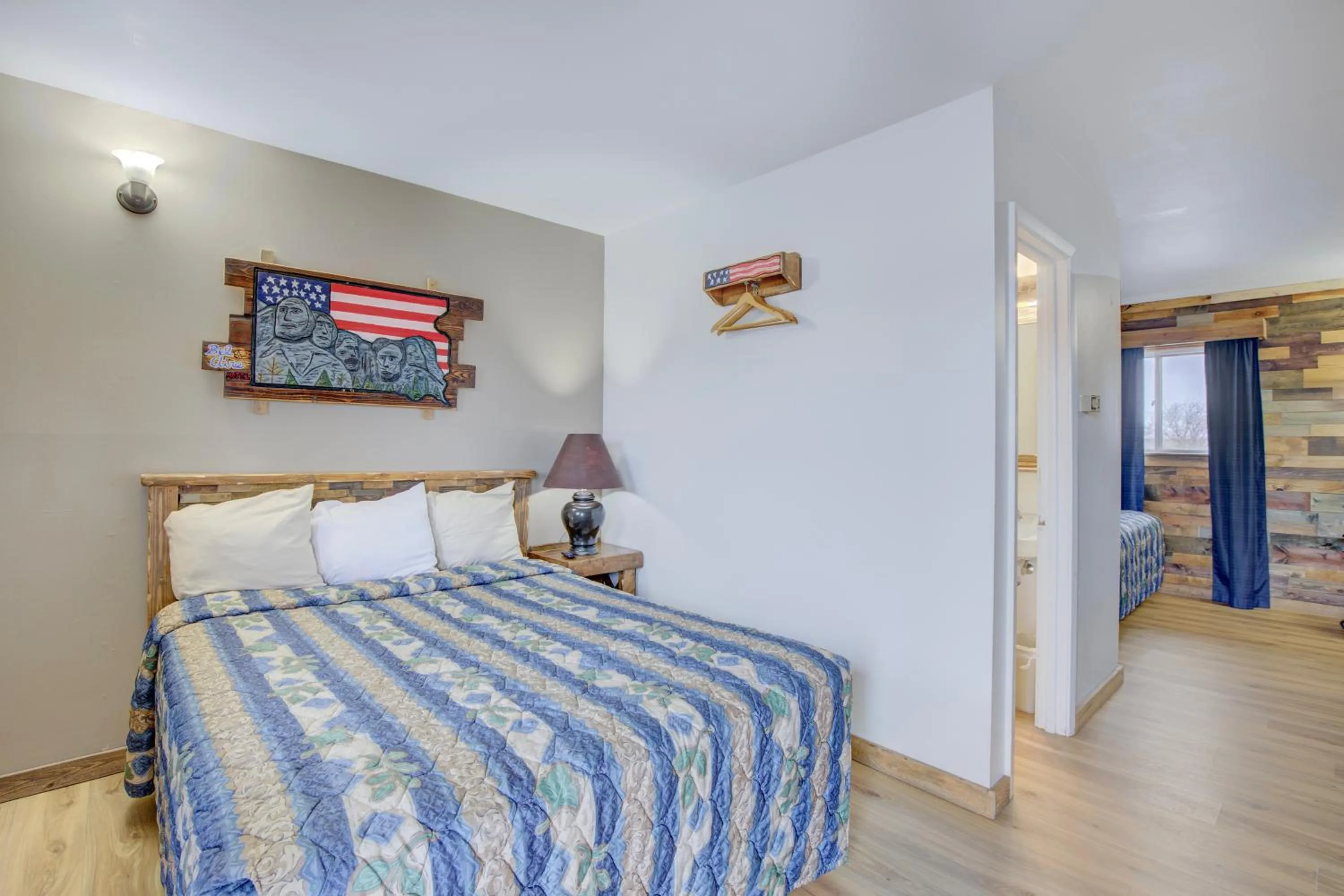 Bedroom, Bed in Bel Aire Motel Chamberlain Near Missouri River I 90