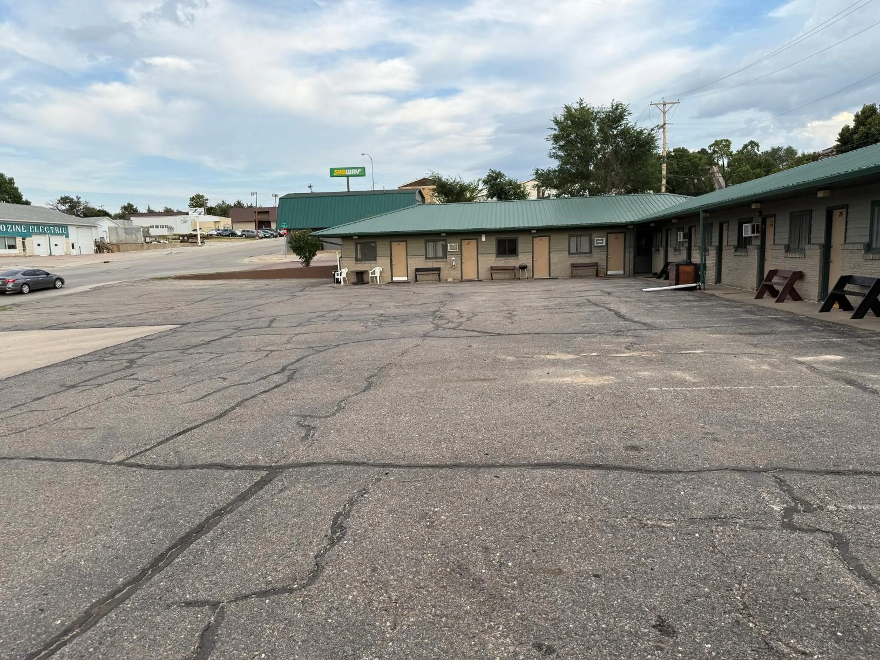 Parking in Hotel O Bel Aire Chamberlain SD I 90