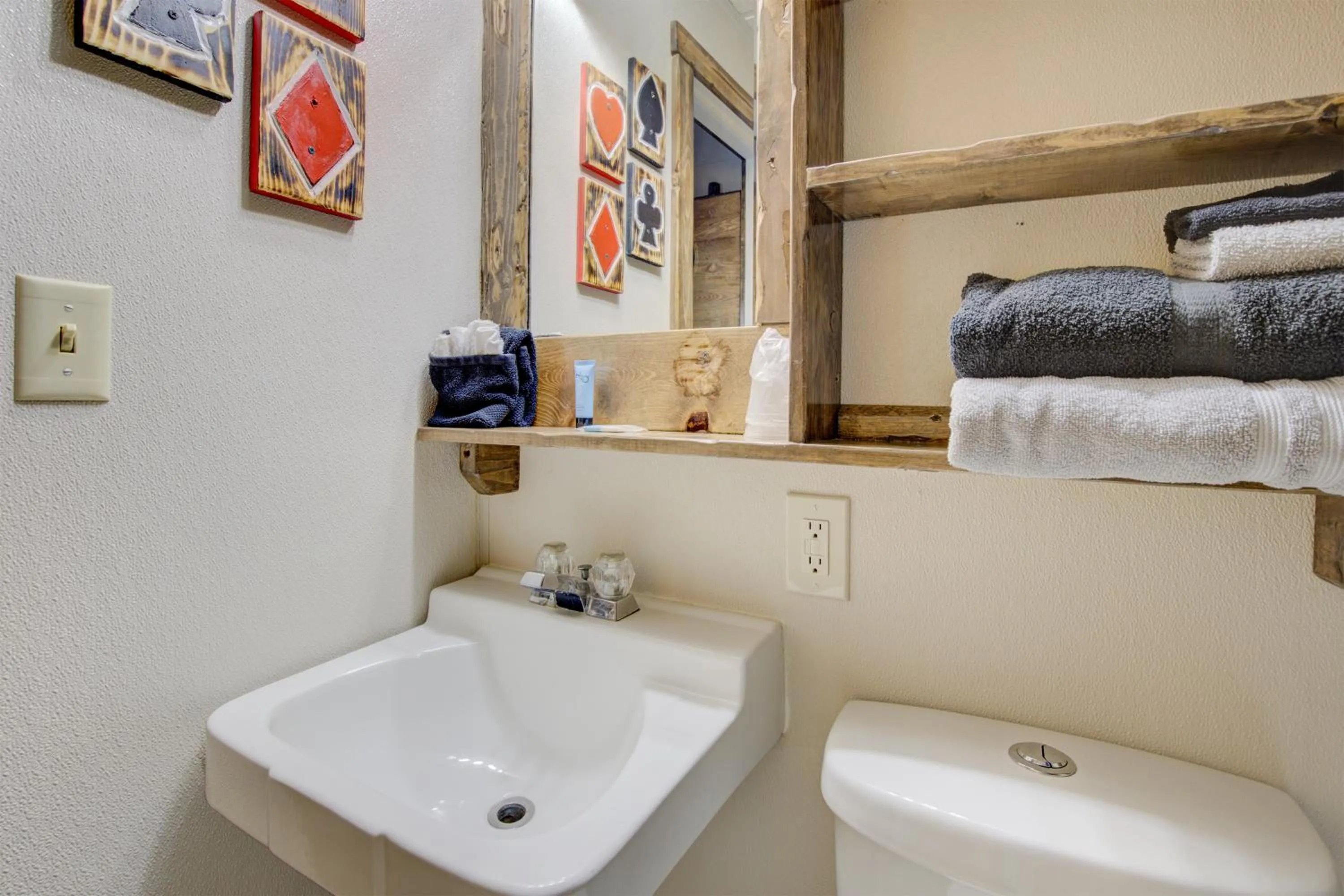 Bathroom in Bel Aire Motel Chamberlain Near Missouri River I 90