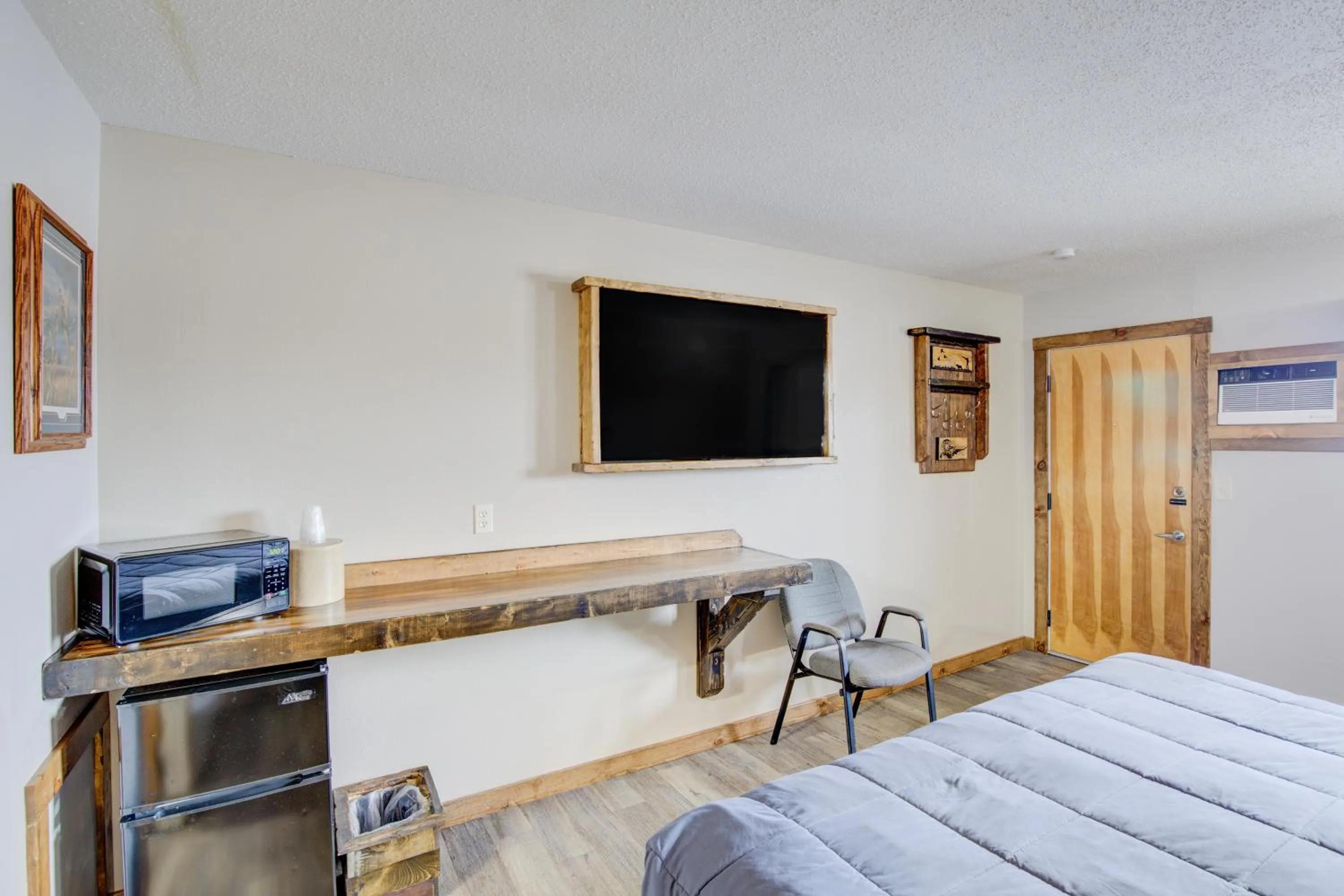 Bedroom, Bed in Bel Aire Motel Chamberlain Near Missouri River I 90