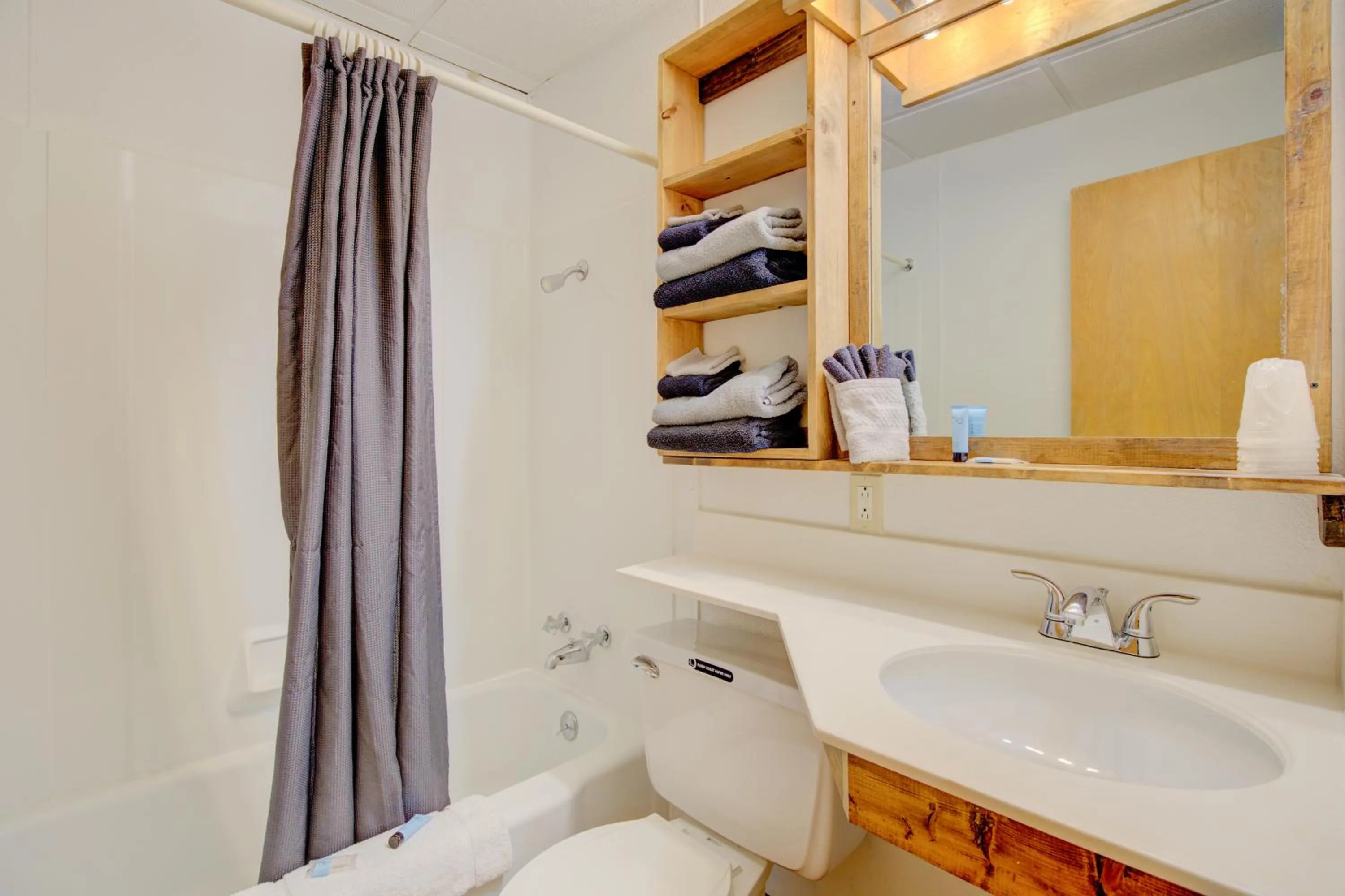 Bathroom in Bel Aire Motel Chamberlain Near Missouri River I 90