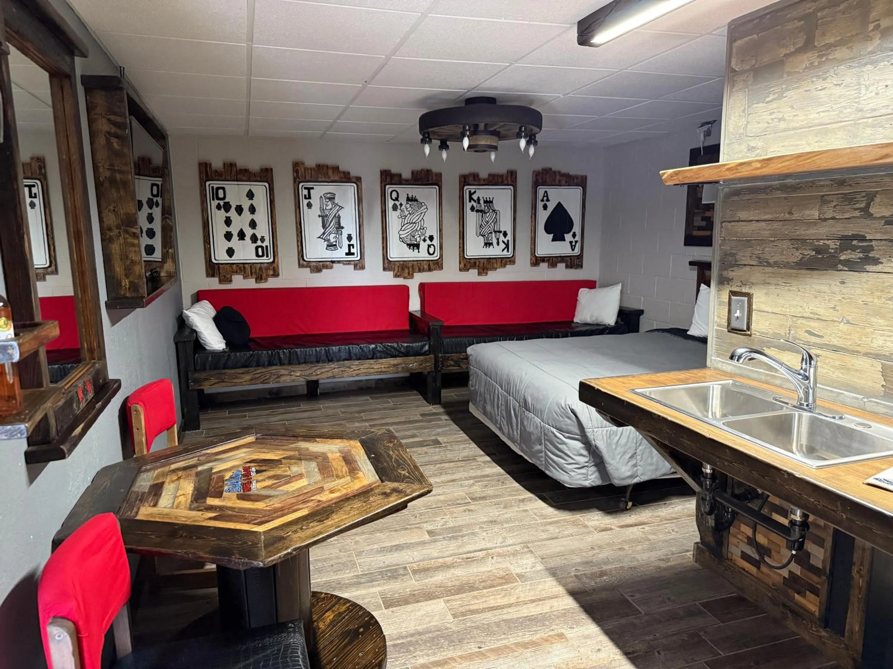 Dining area in Hotel O Bel Aire Chamberlain SD I 90