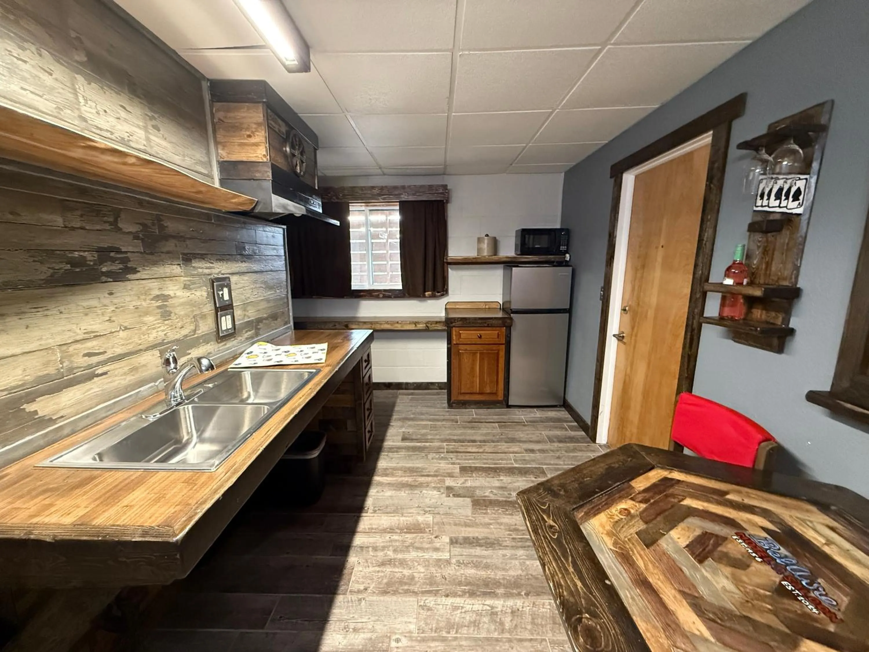 Kitchen or kitchenette in Hotel O Bel Aire Chamberlain SD I 90