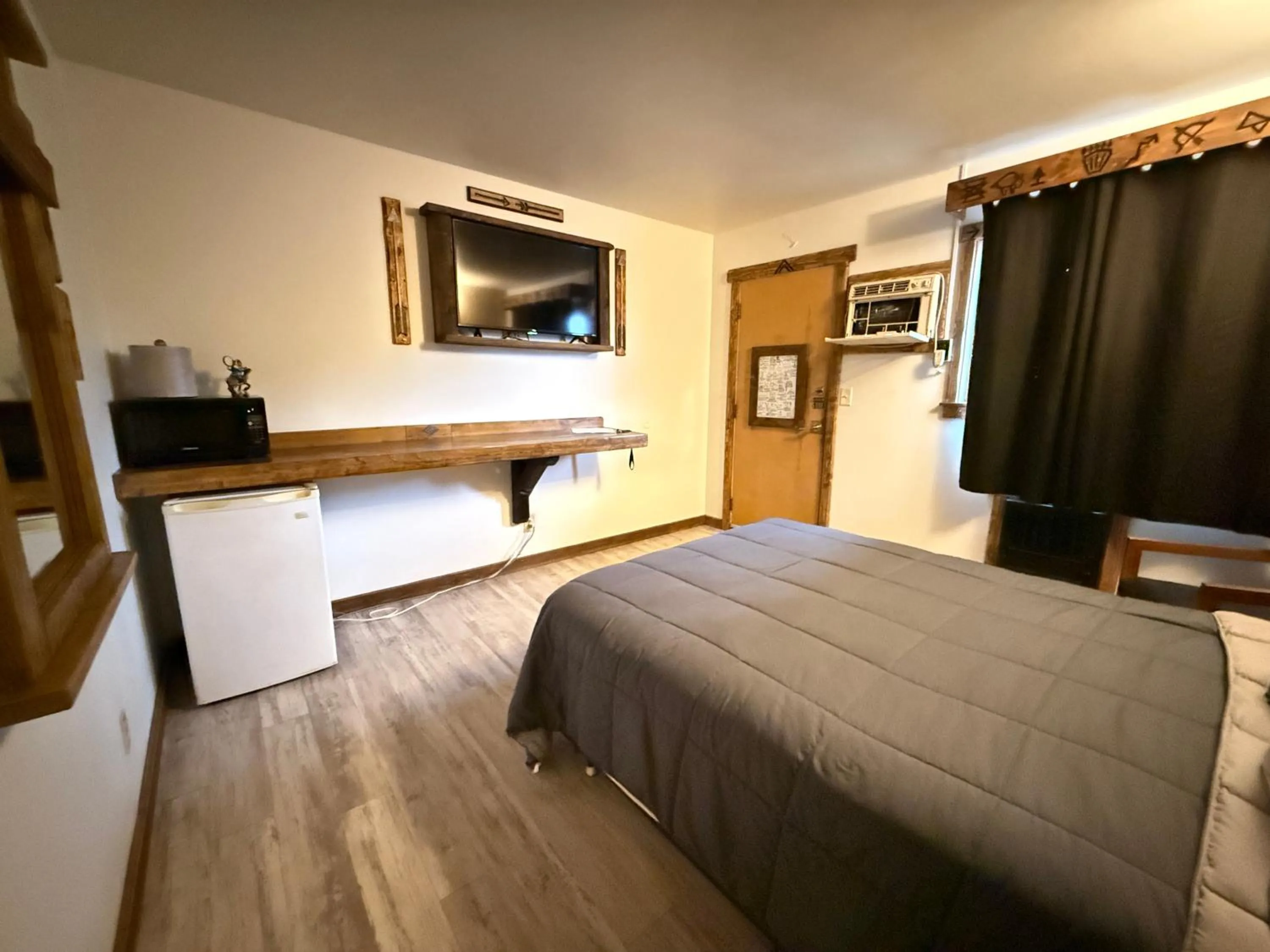 Bedroom, Bed in Hotel O Bel Aire Chamberlain SD I 90