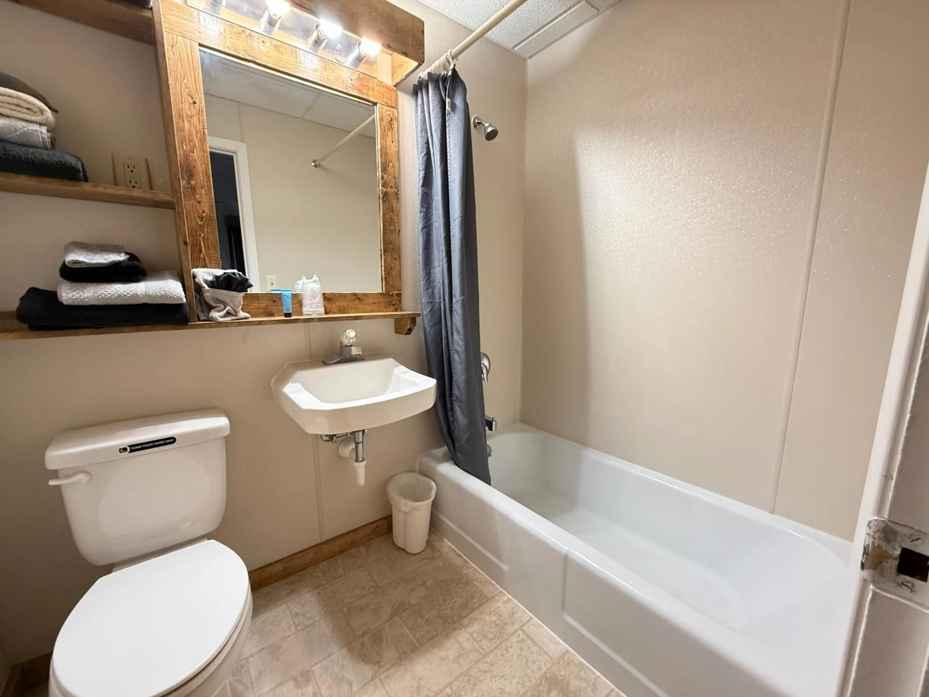 Bathroom in Hotel O Bel Aire Chamberlain SD I 90