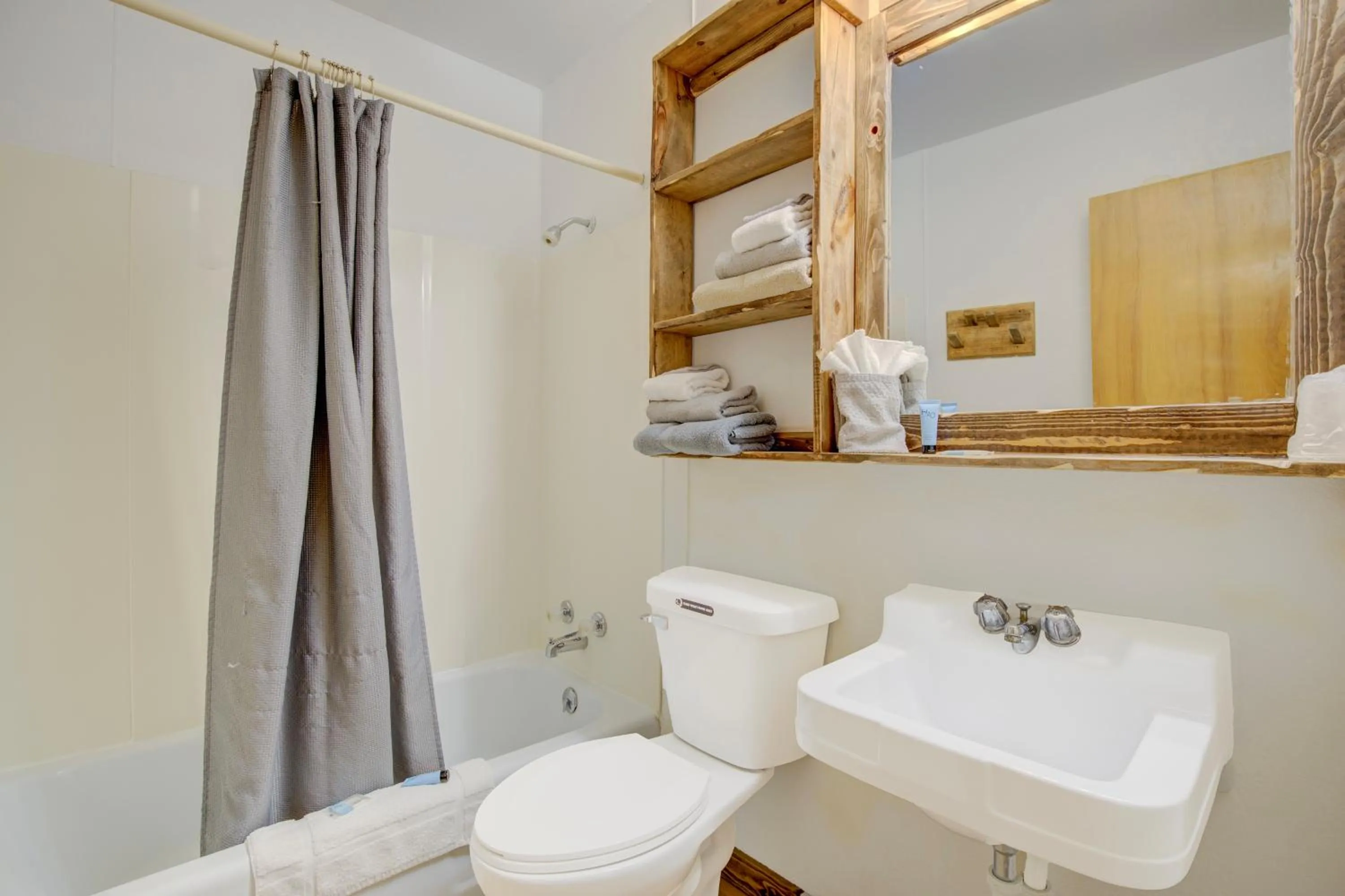 Bathroom in Bel Aire Motel Chamberlain Near Missouri River I 90