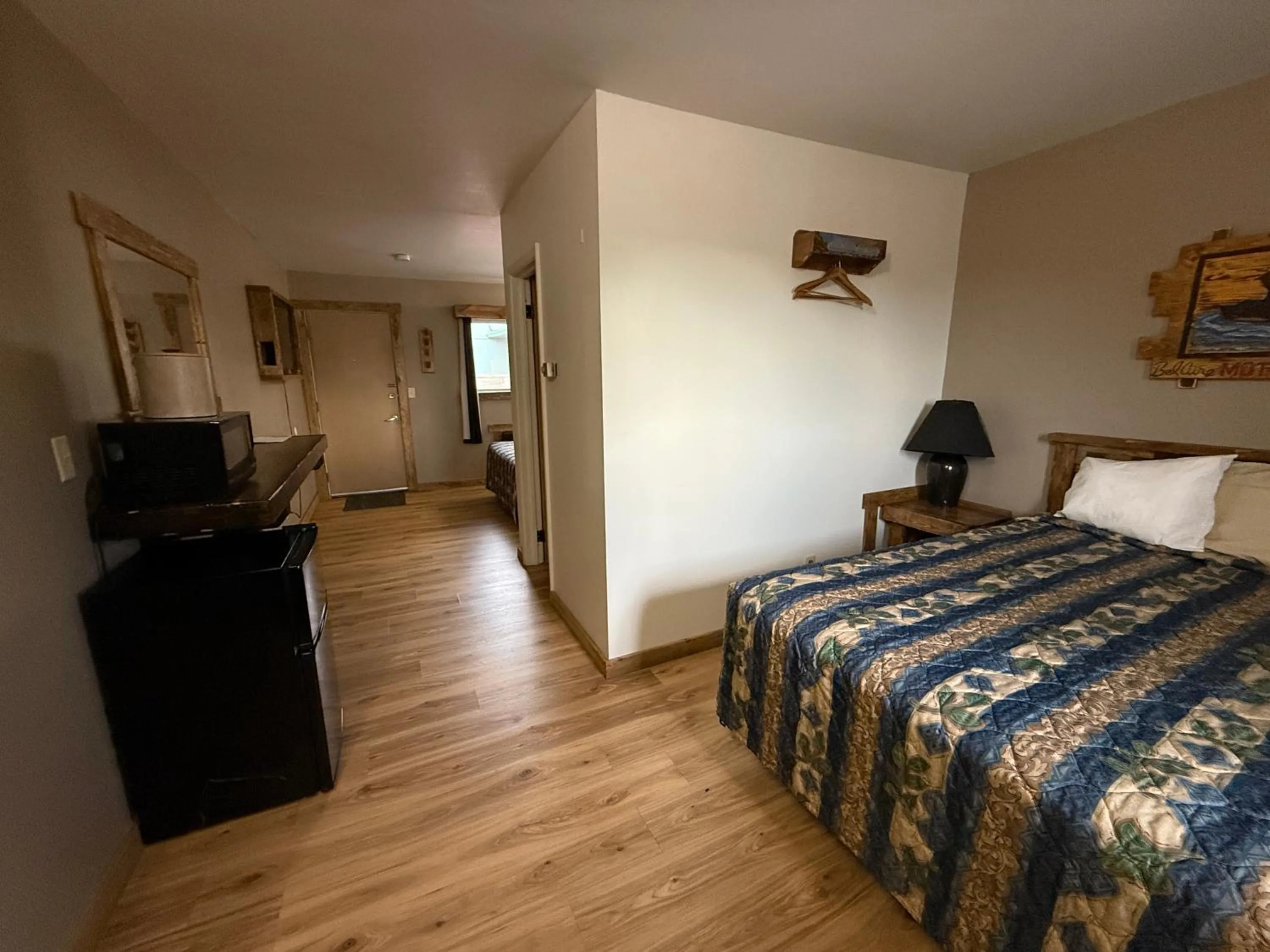 Bedroom, Bed in Hotel O Bel Aire Chamberlain SD I 90