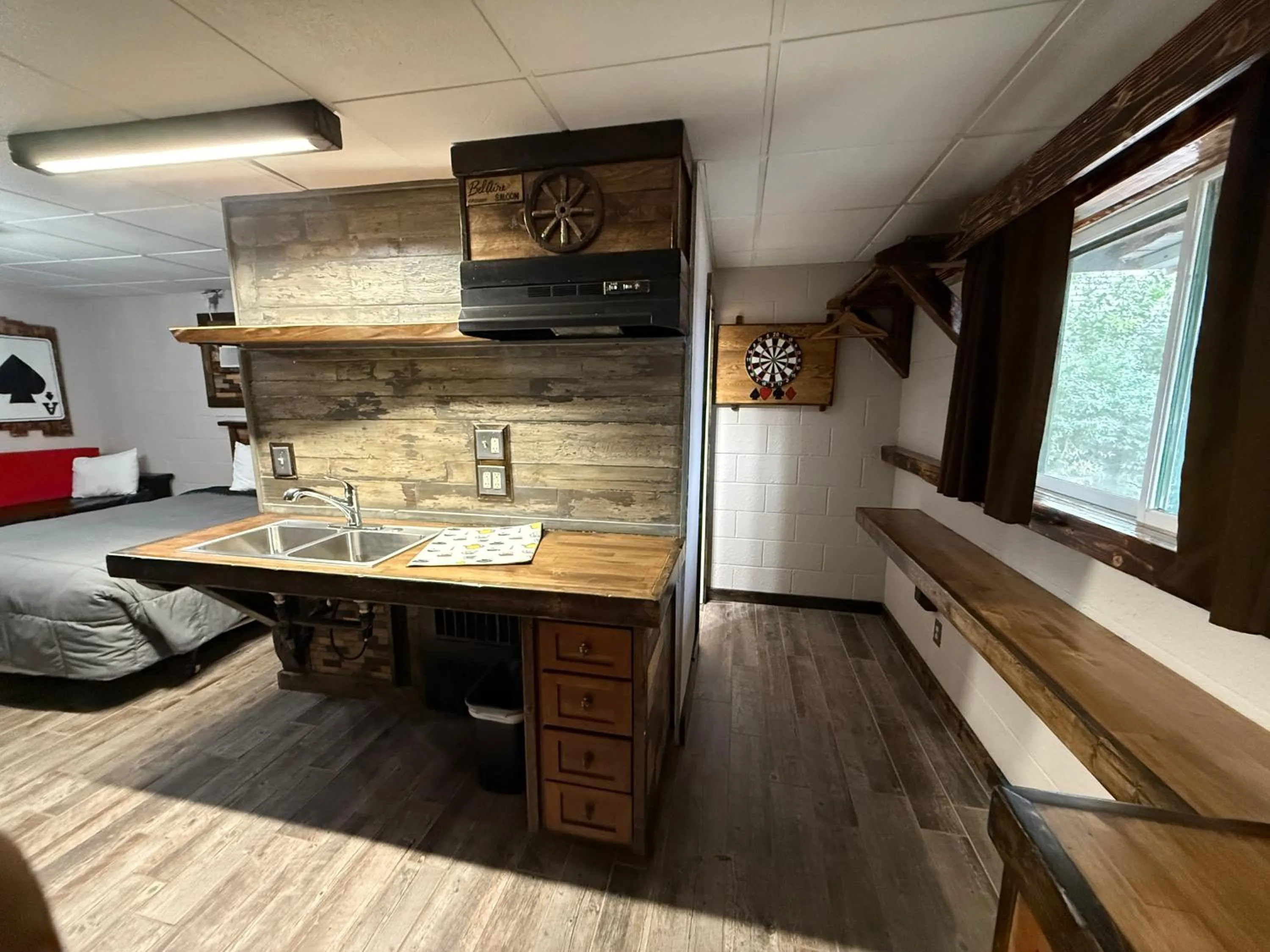 Bedroom in Hotel O Bel Aire Chamberlain SD I 90