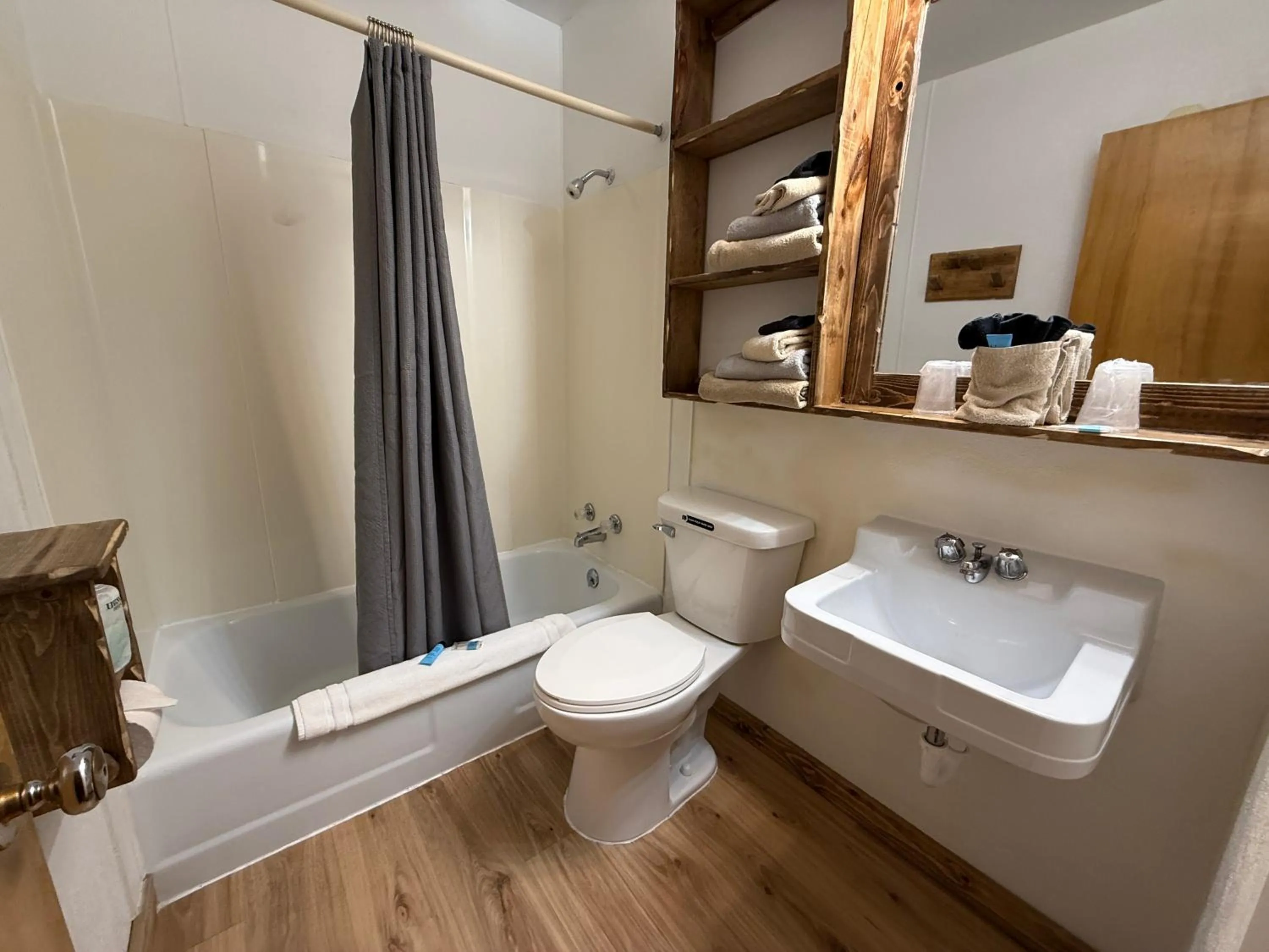 Bathroom in Hotel O Bel Aire Chamberlain SD I 90