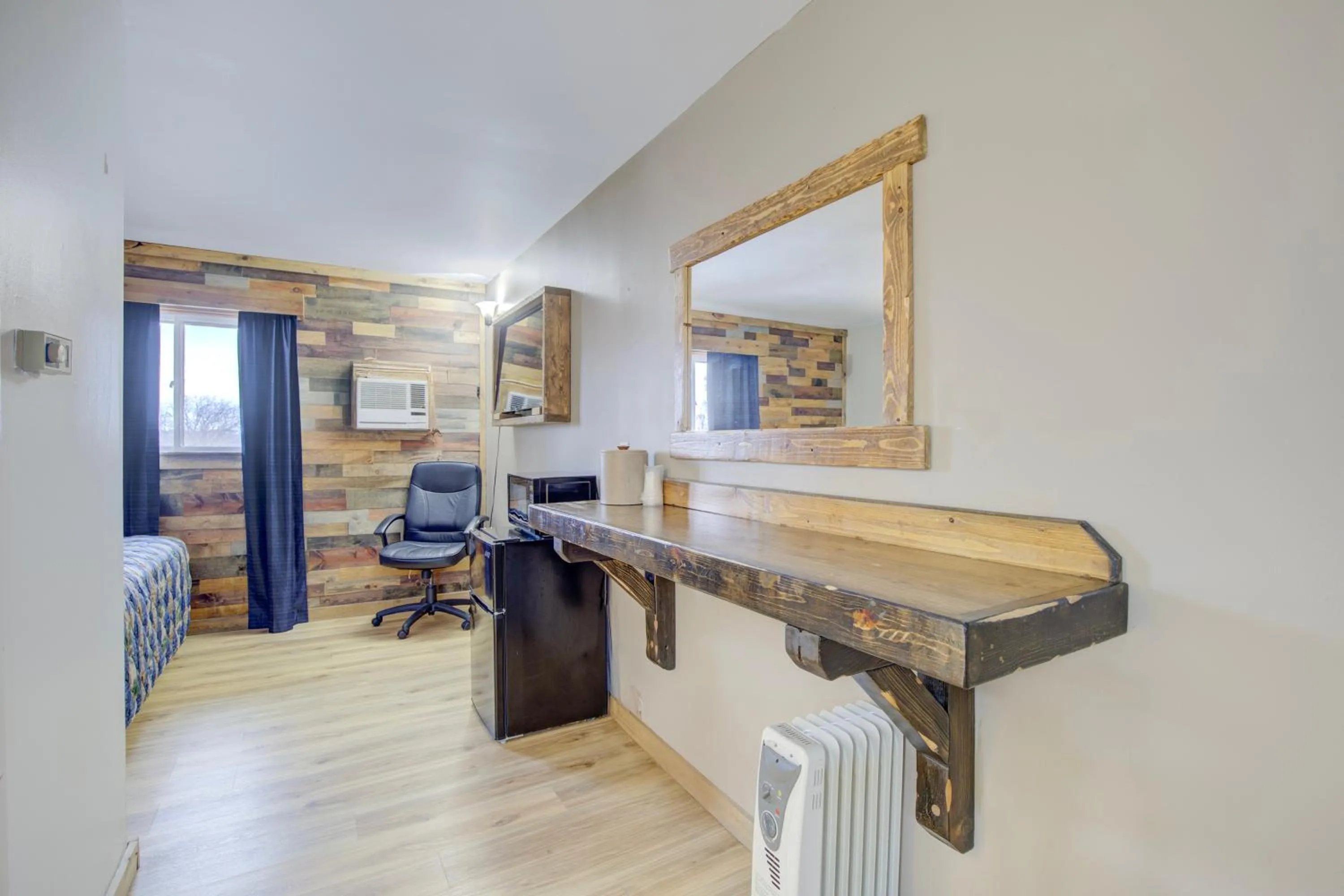 Bedroom in Bel Aire Motel Chamberlain Near Missouri River I 90