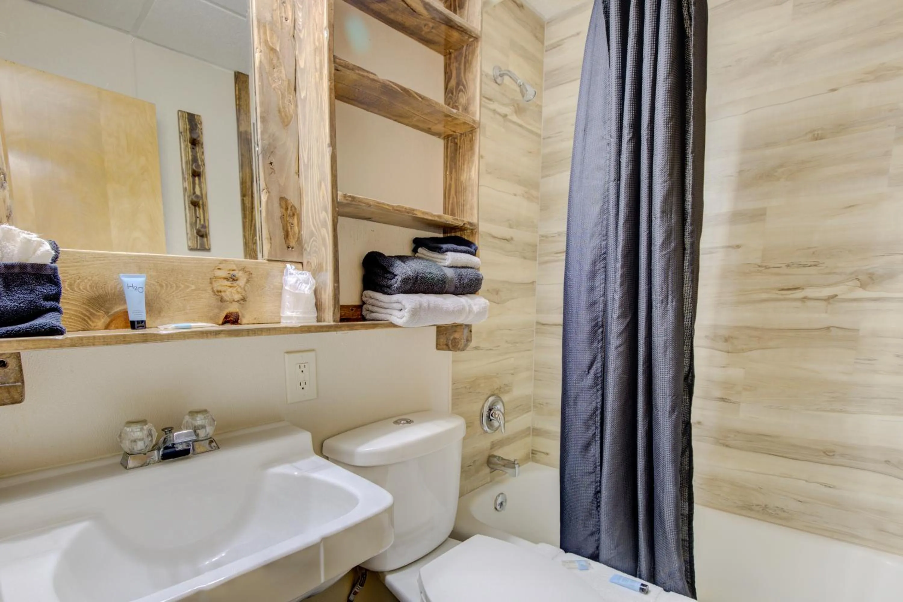 Bathroom in Bel Aire Motel Chamberlain Near Missouri River I 90