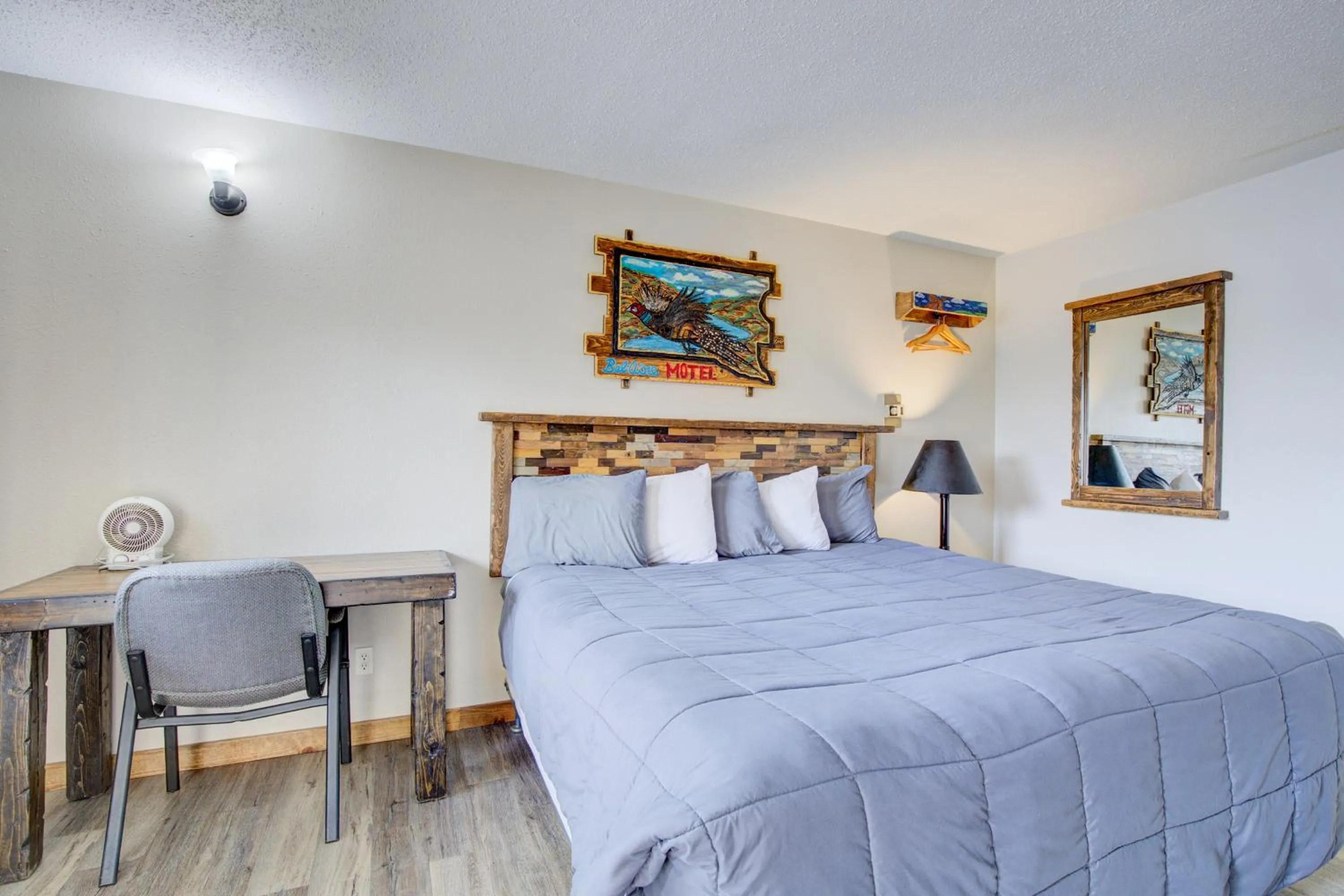 Bedroom, Bed in Bel Aire Motel Chamberlain Near Missouri River I 90