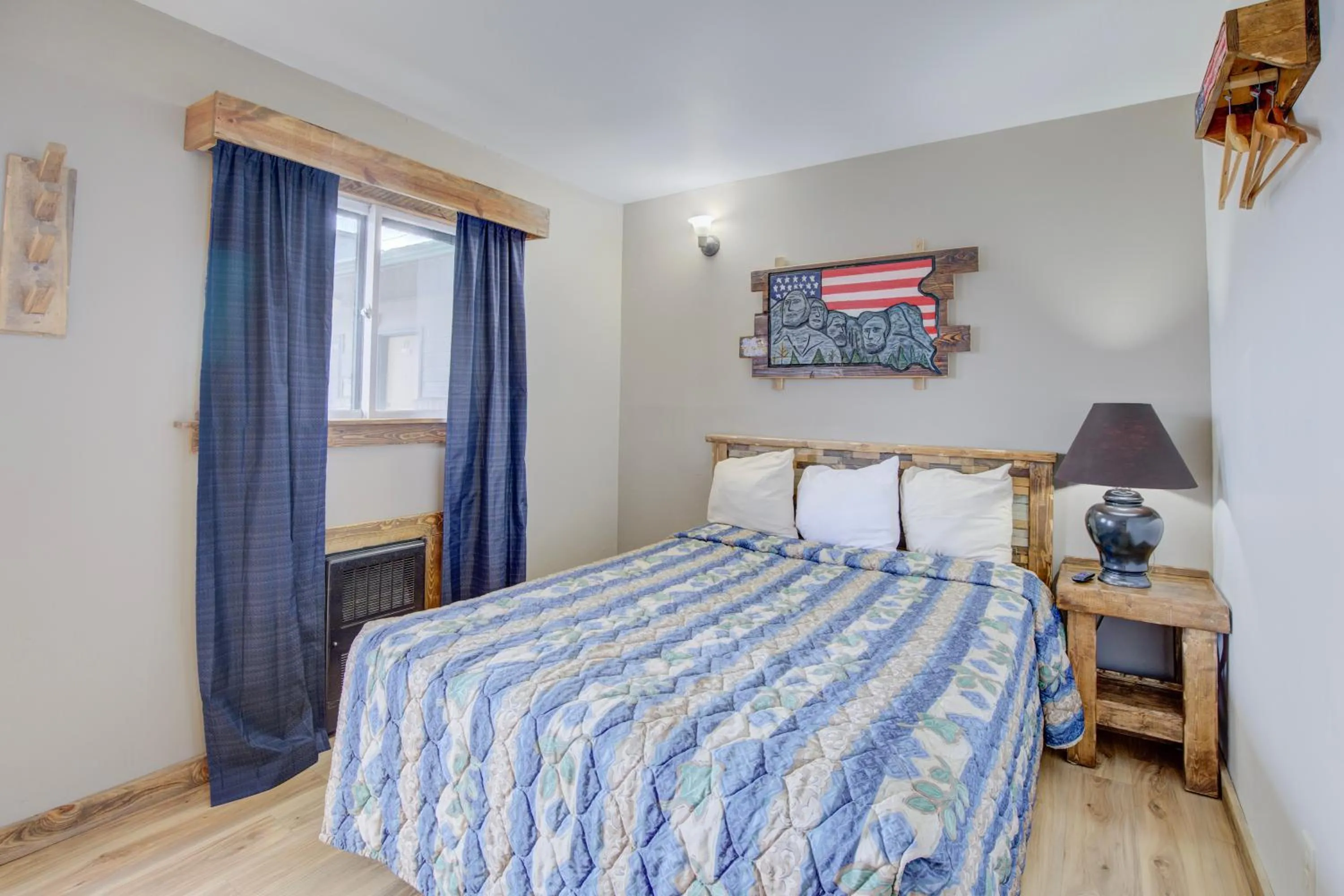 Bedroom, Bed in Bel Aire Motel Chamberlain Near Missouri River I 90