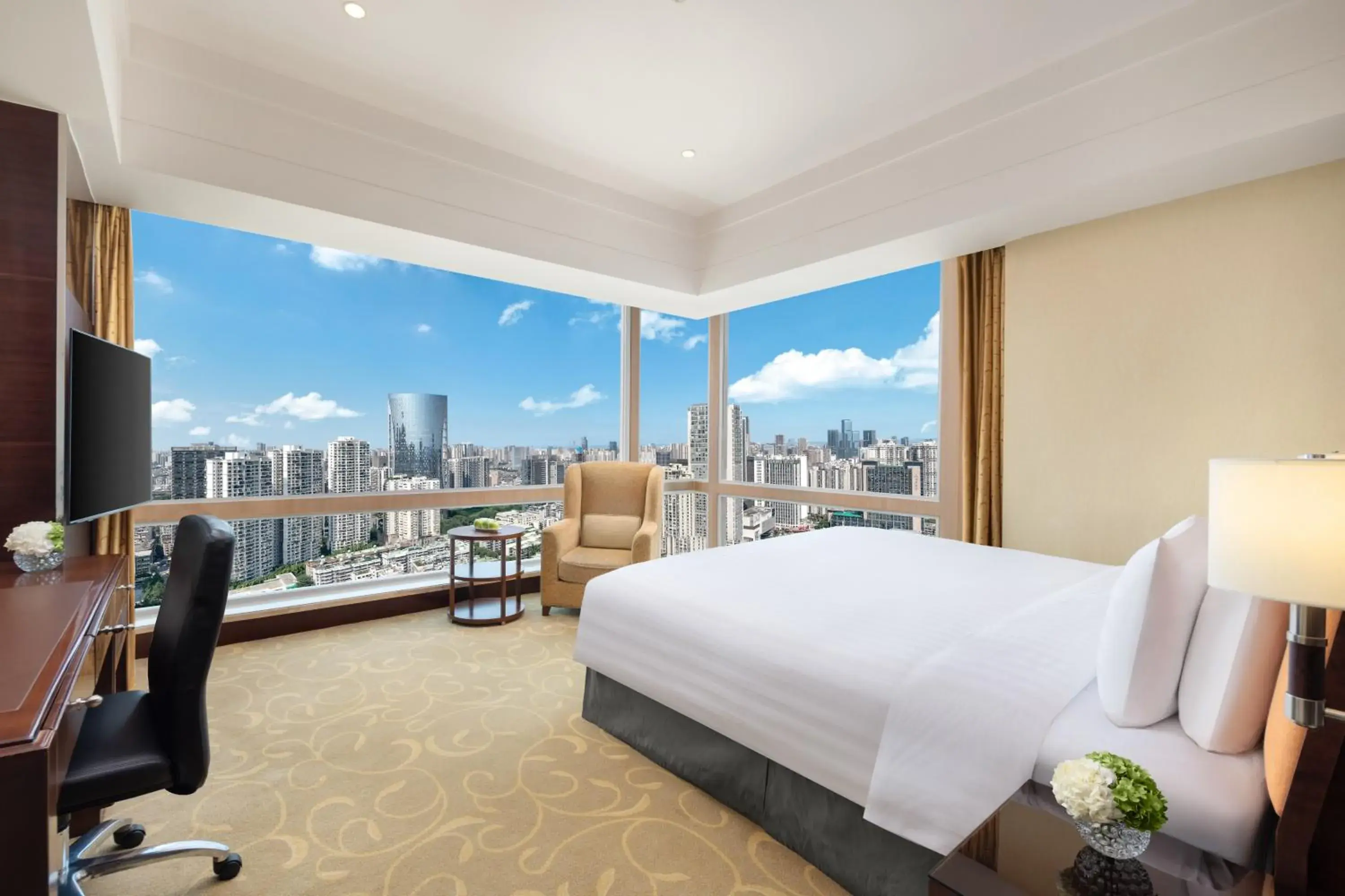 Deluxe Double Room with City View in Shangri-La Chengdu Deluxe Double Room with City View in Shangri-La Chengdu