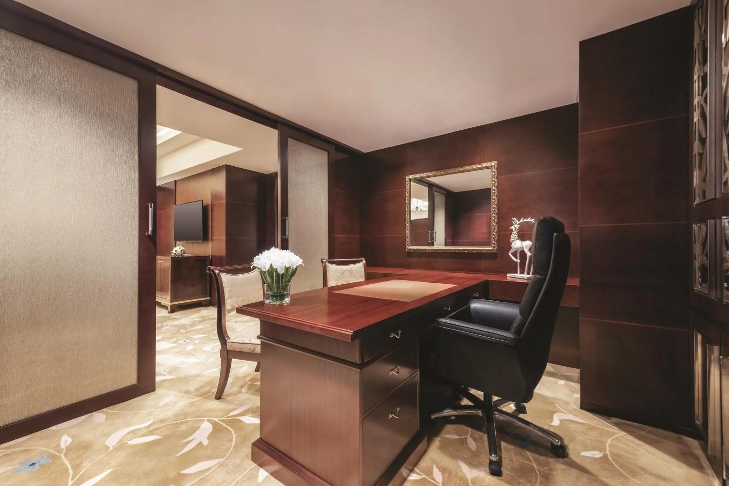 Seating area in Shangri-La Chengdu