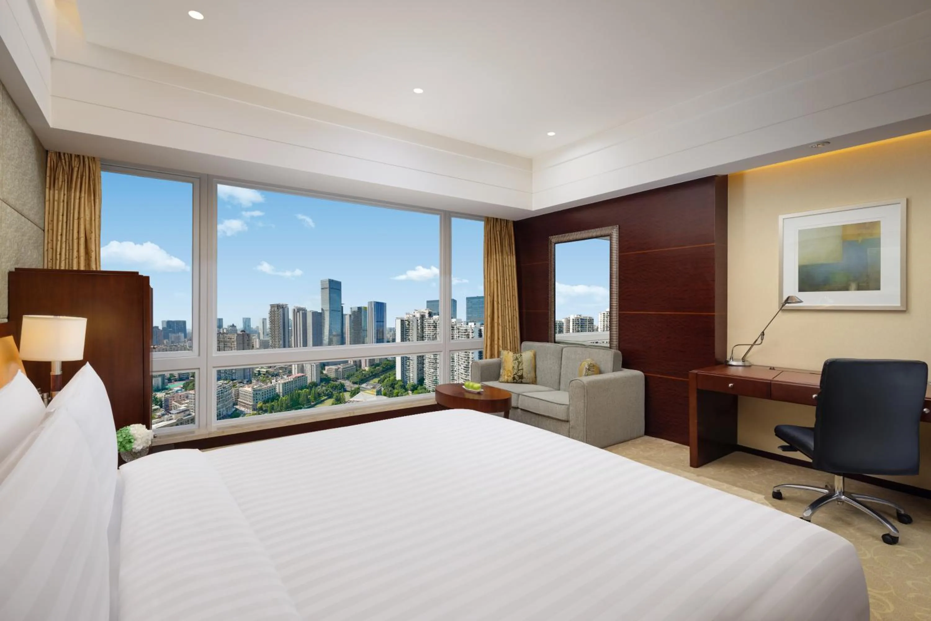 Photo of the whole room, Bed in Shangri-La Chengdu