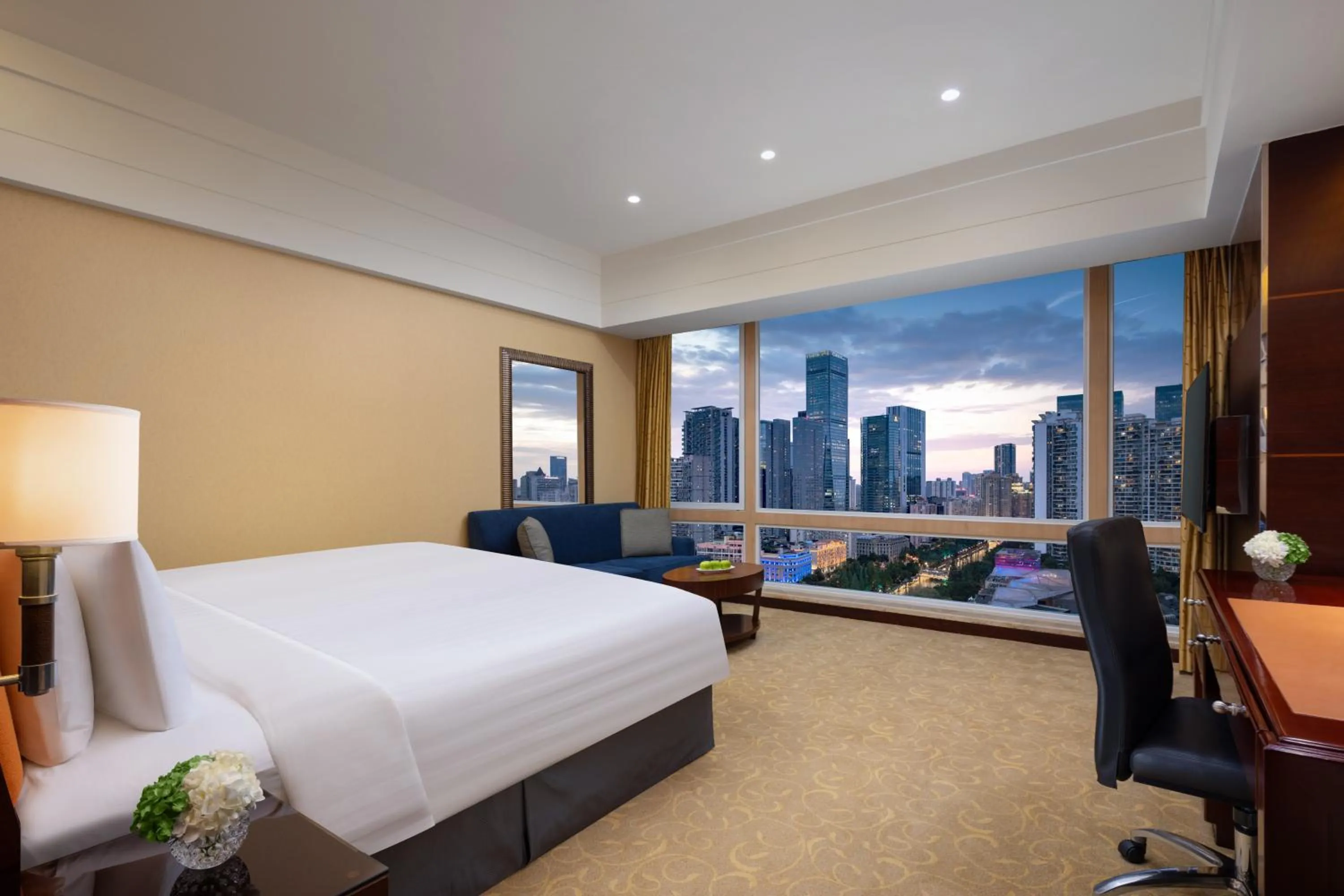 Photo of the whole room, Bed in Shangri-La Chengdu