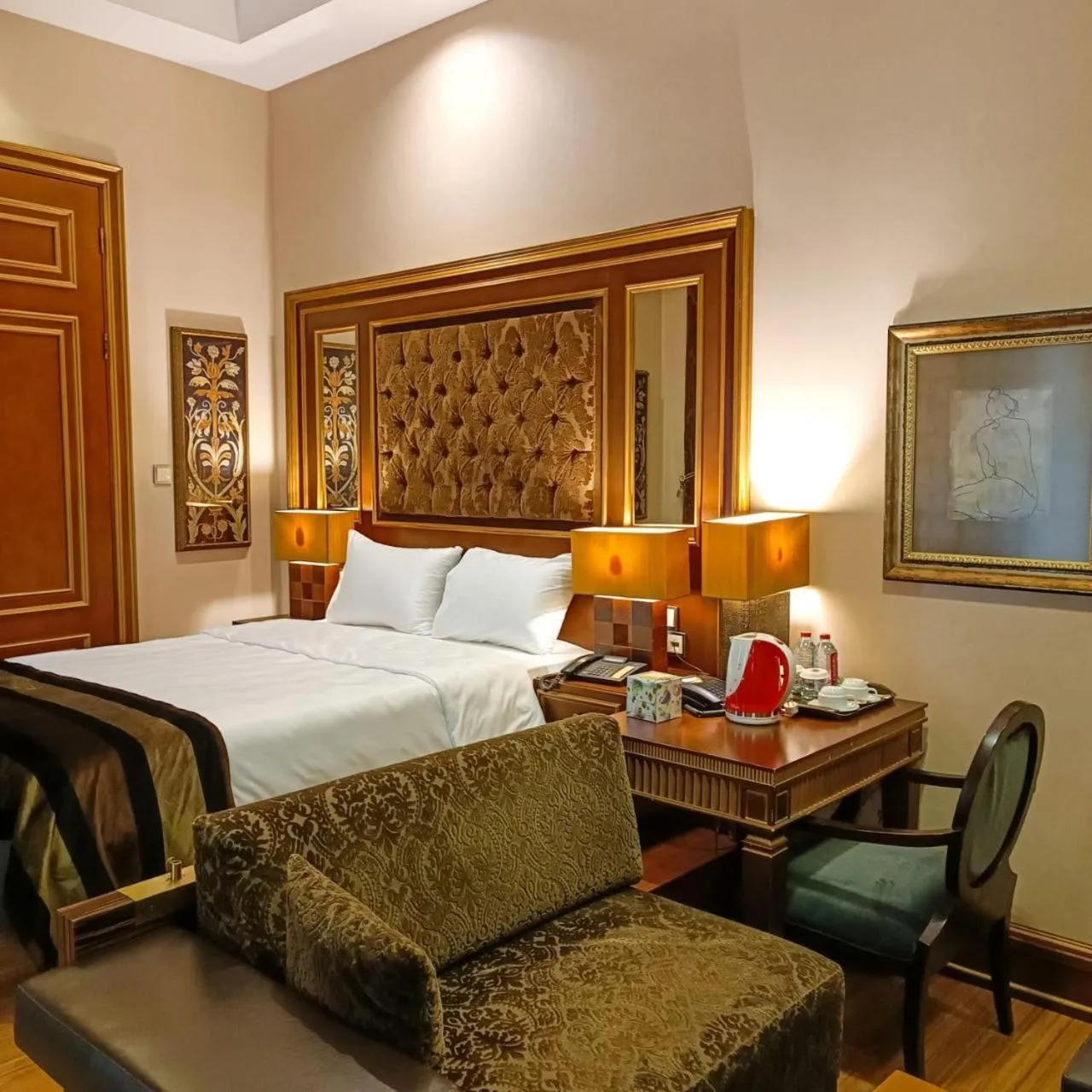 People, Bed in Sultan Inn Boutique Hotel