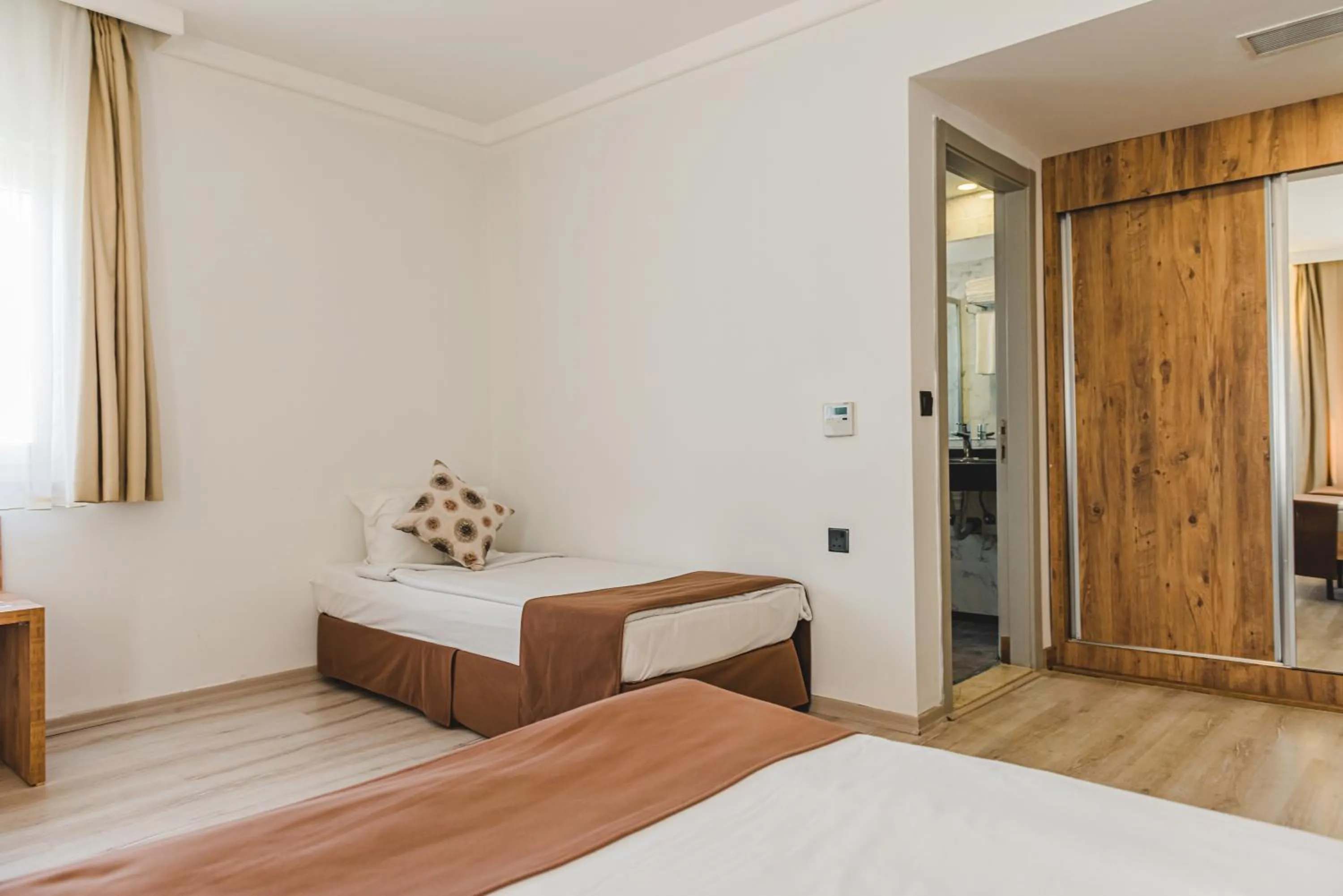 Bed in UPTOWN Büyük Anadolu Girne Hotel