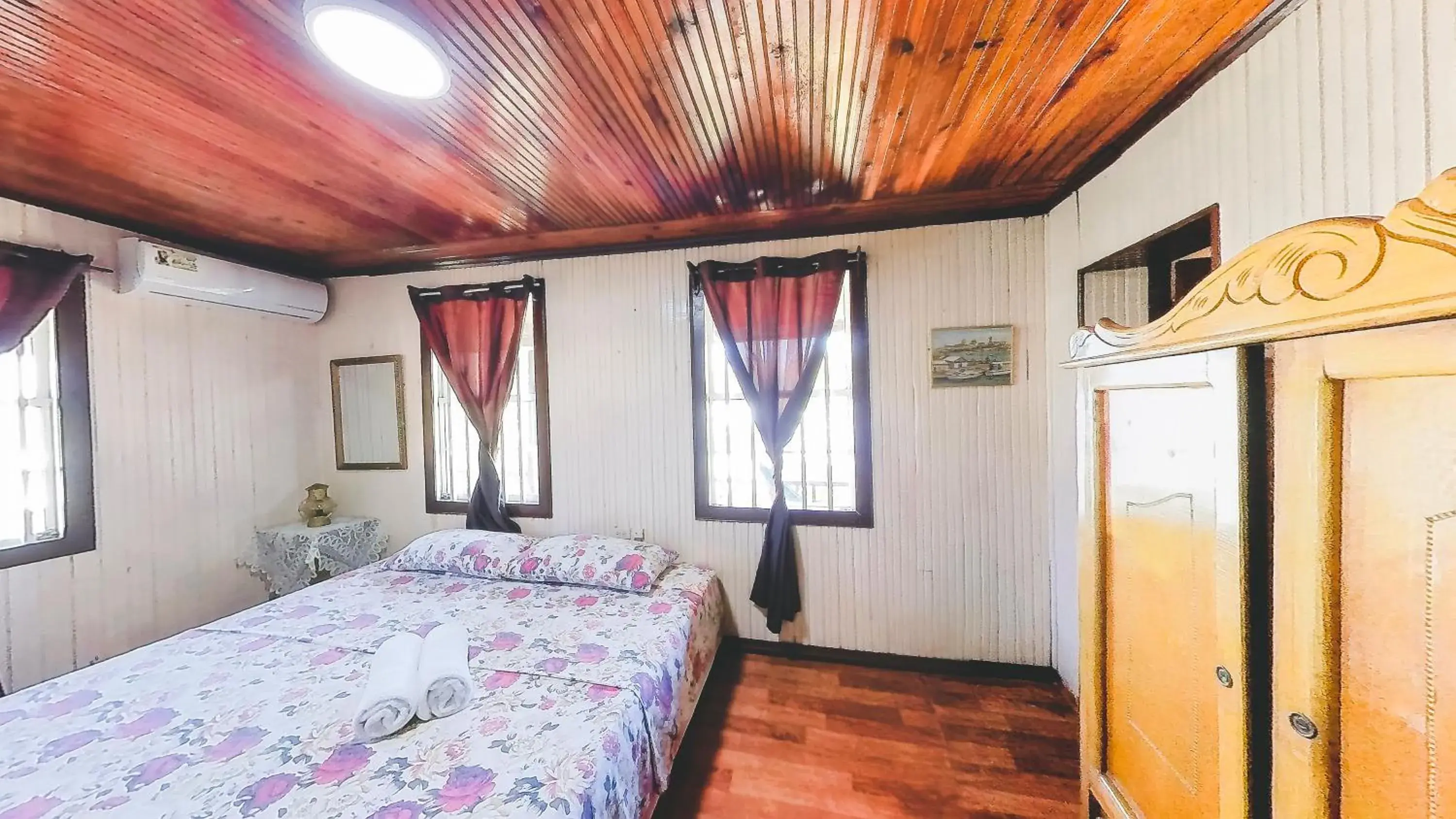 Superior Deluxe Double or Twin Room in Posada Nativa Miss Trinie Superior Deluxe Double or Twin Room in Posada Nativa Miss Trinie