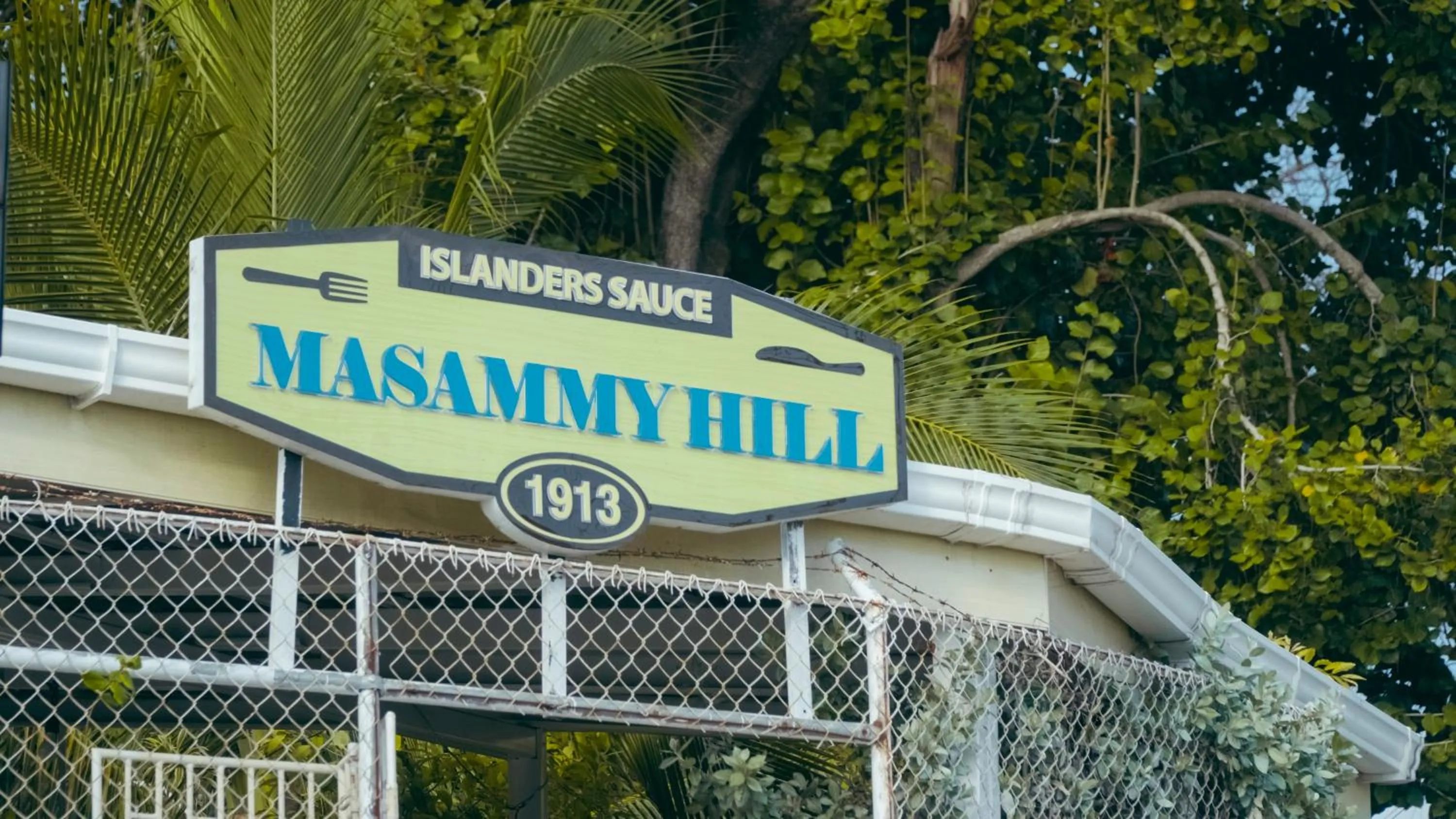 Restaurant/places to eat in Posada Nativa Miss Trinie