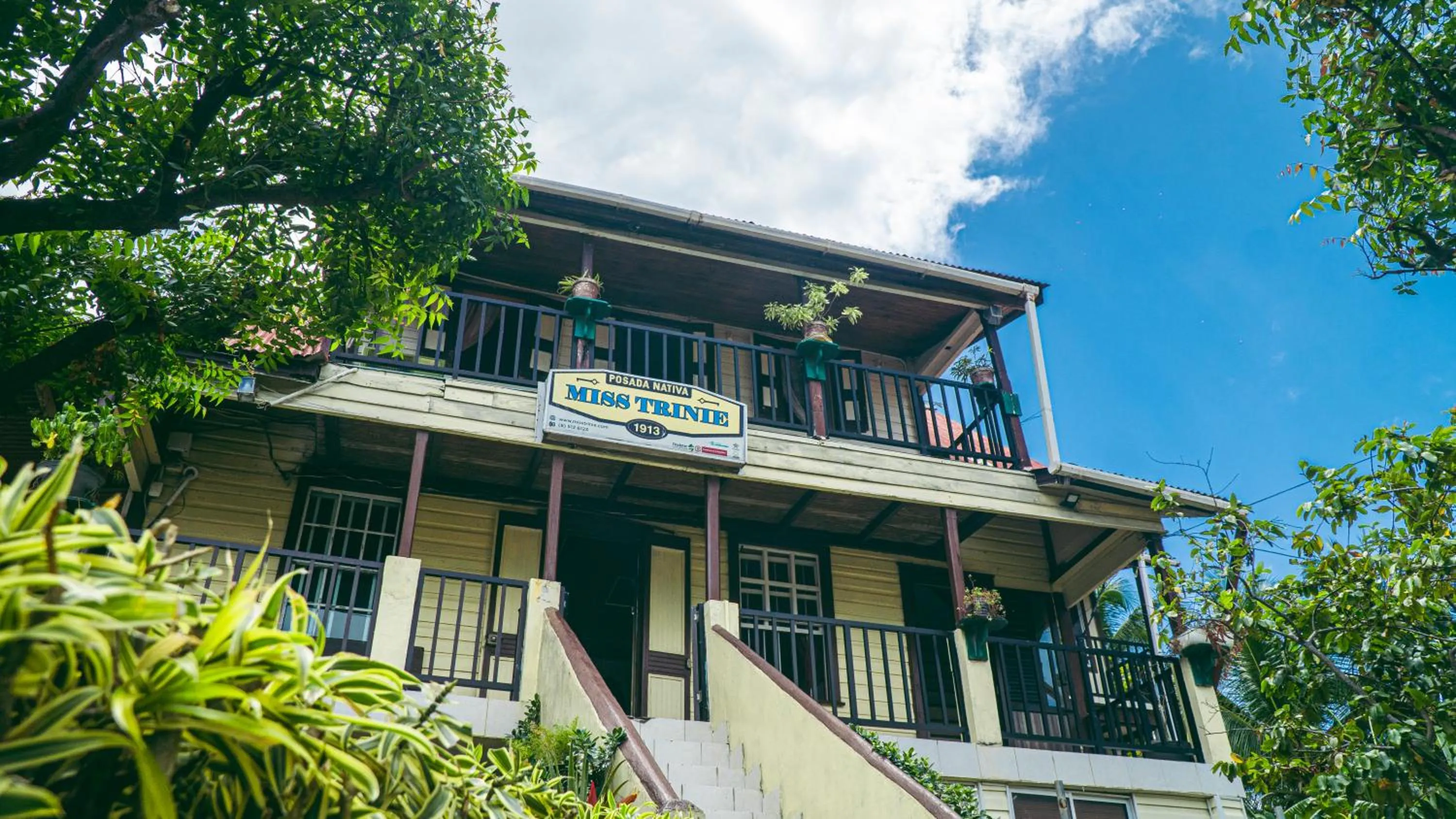 Facade/entrance in Posada Nativa Miss Trinie